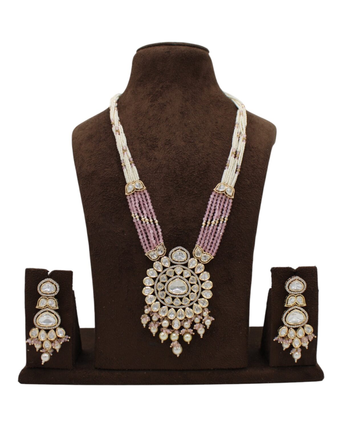 Elegant Traditional Jewelry Set with Pearl and Stone Accents