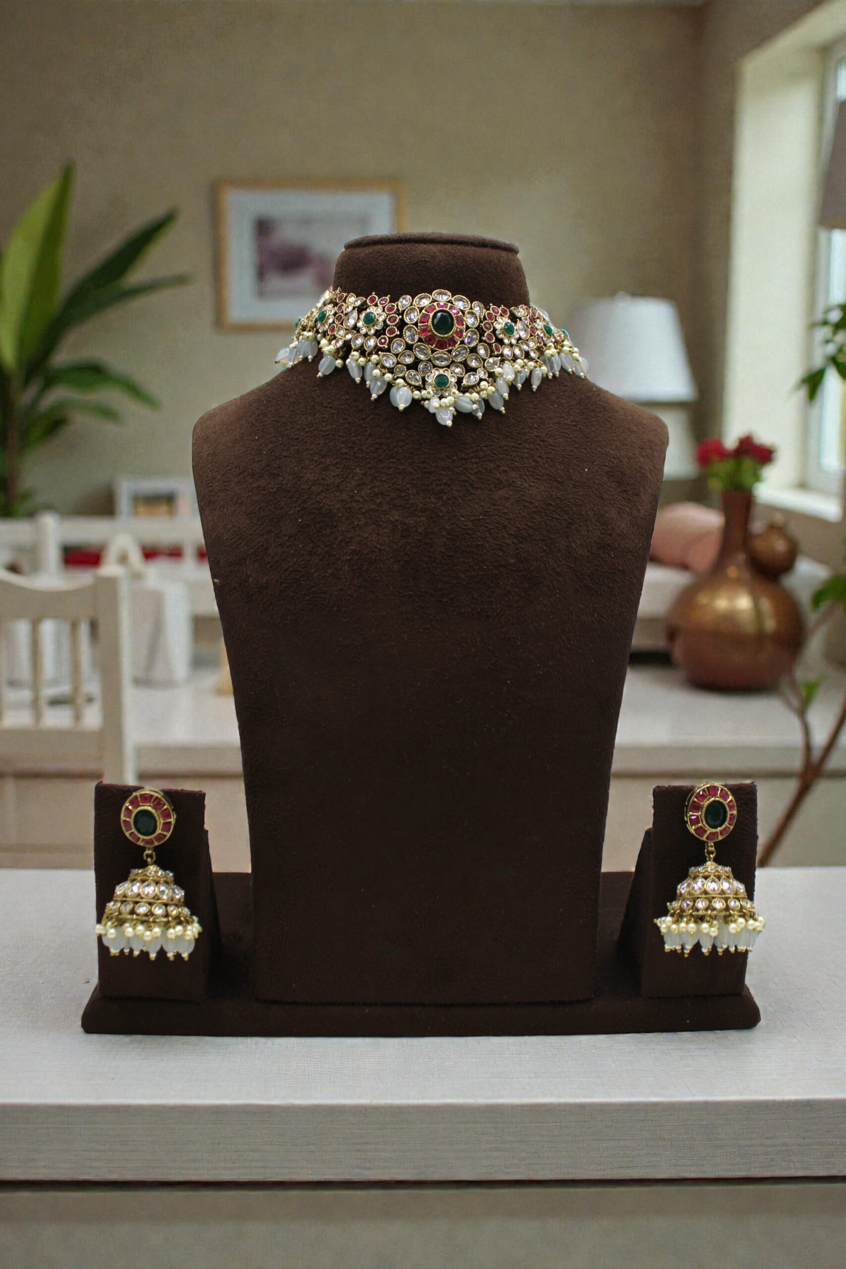 Elegant Traditional Jewelry Set with Choker and Earrings - Image 2