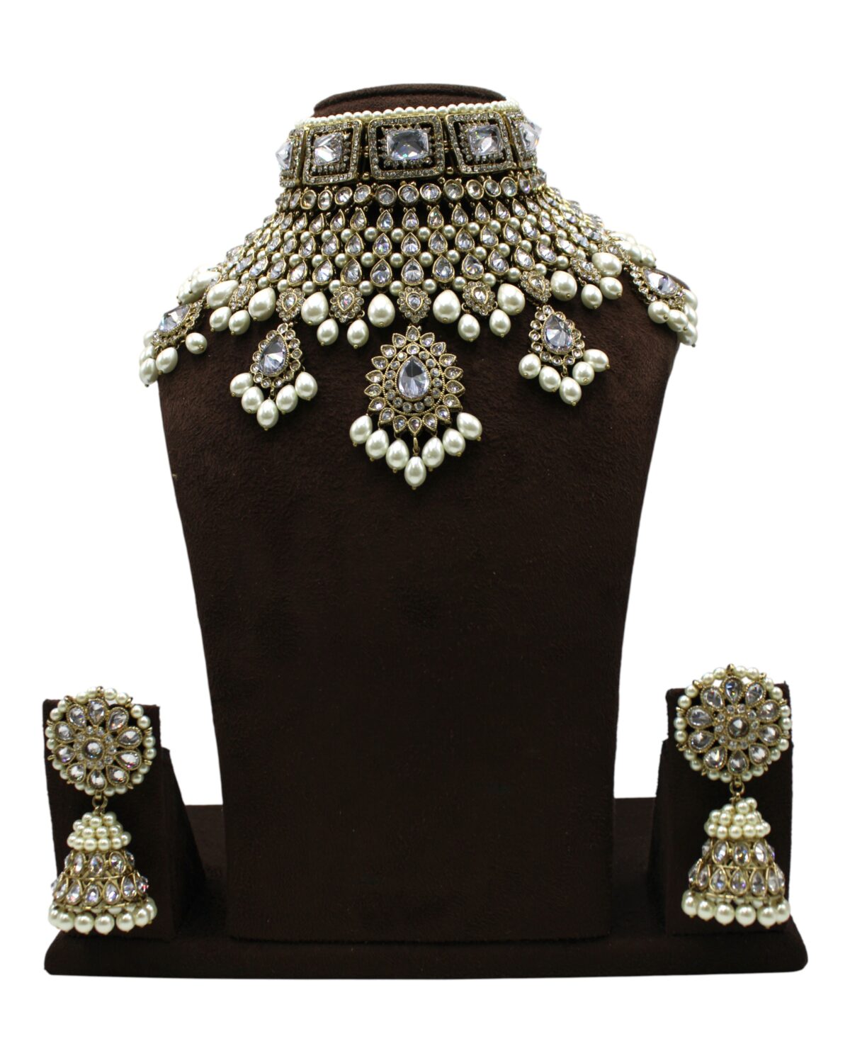 Elegant Traditional Jewelry Set with Pearl and Stone Accents