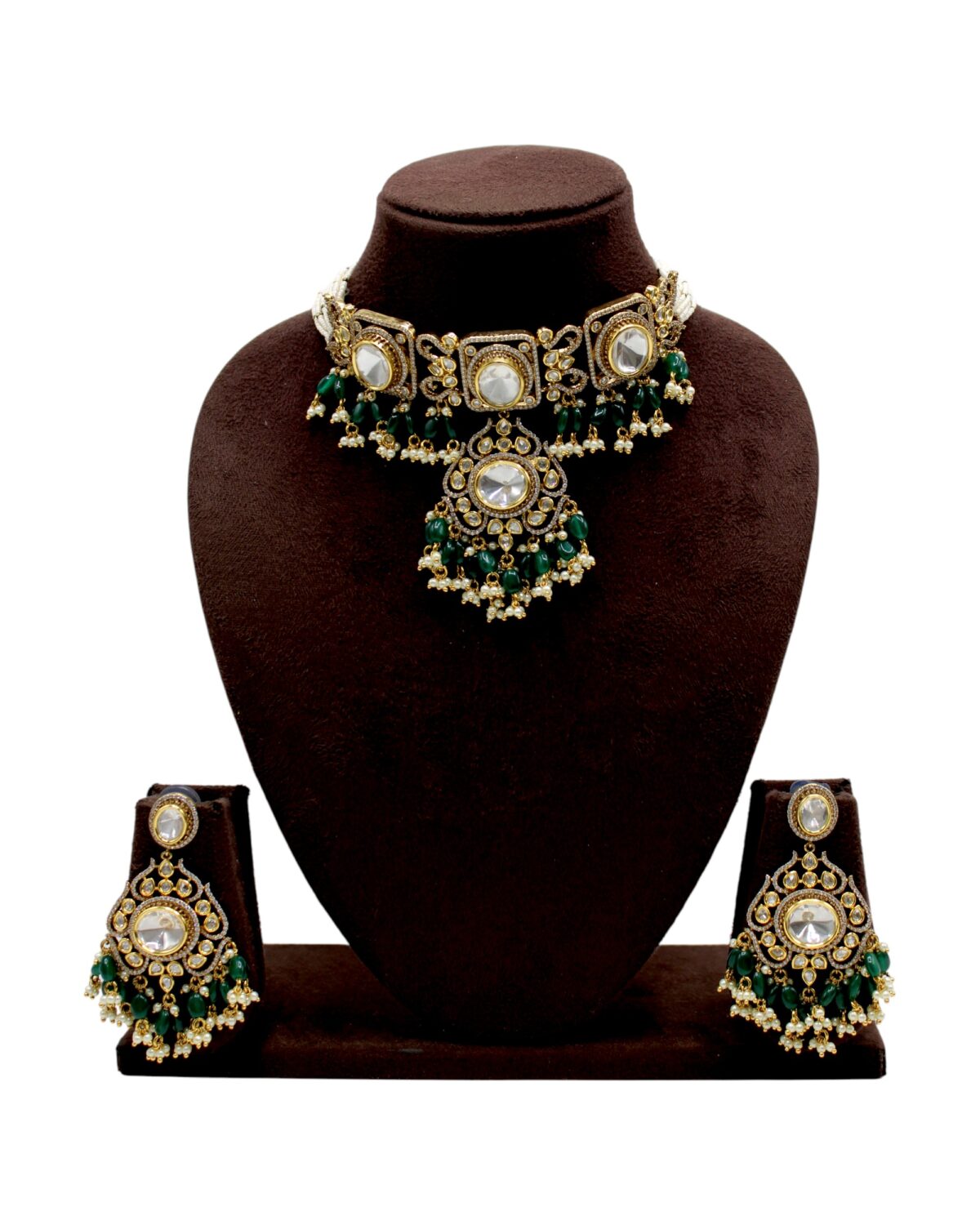 Elegant Traditional Jewelry Set with Green Accents