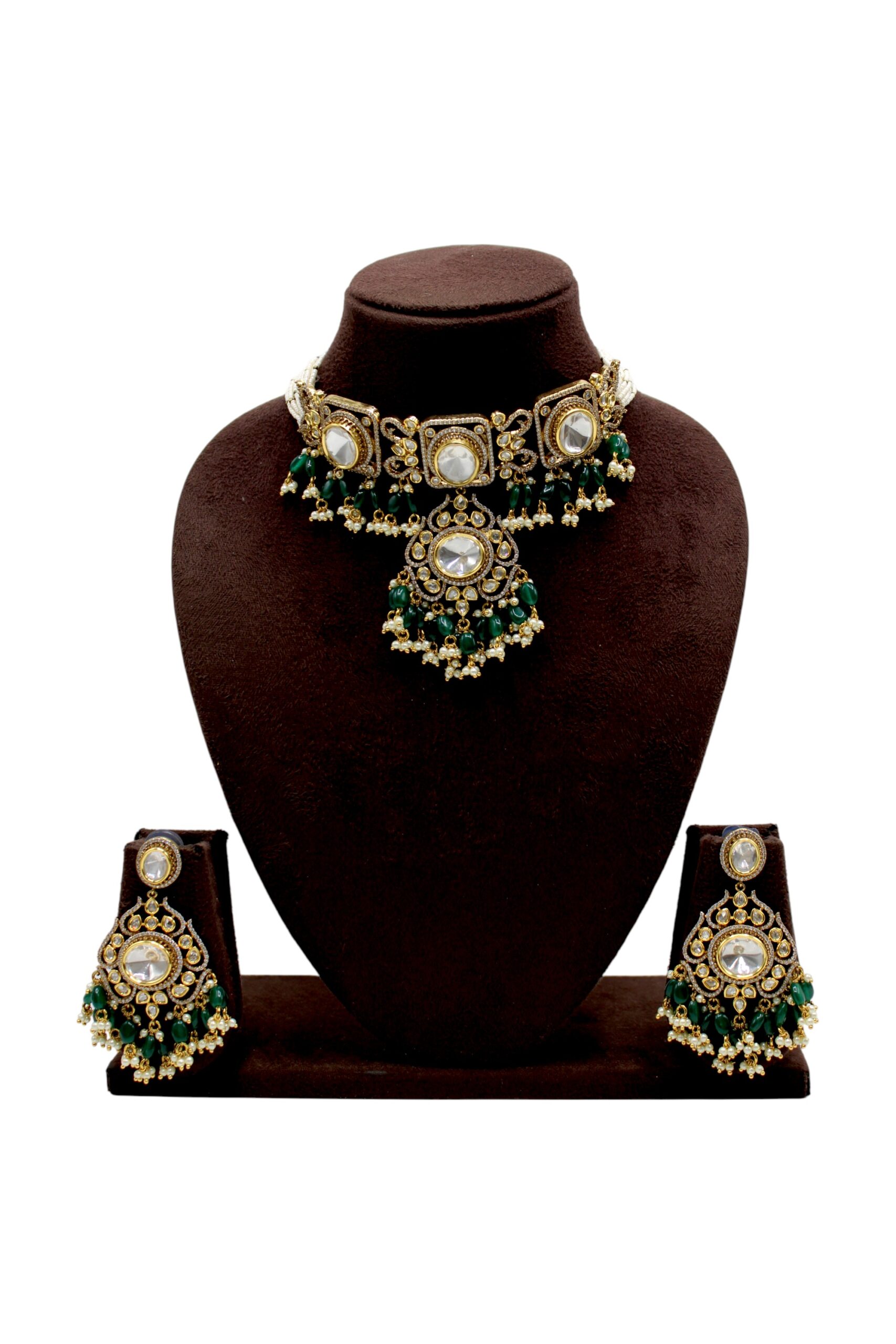 Elegant Traditional Jewelry Set with Green Accents