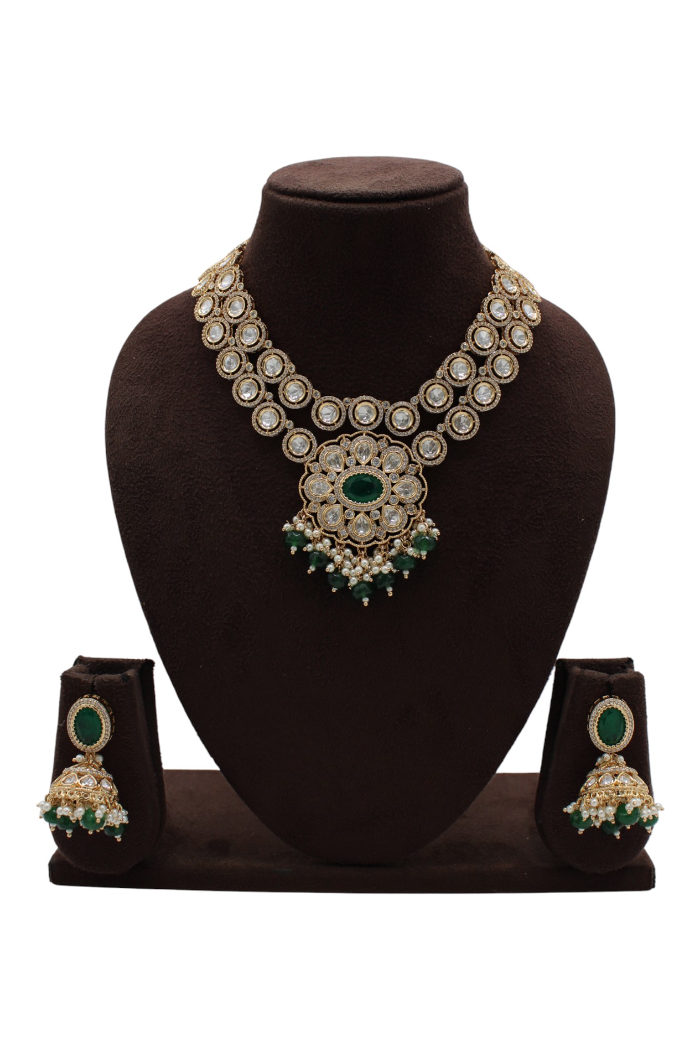 Elegant Traditional Jewelry Set with Green Accents