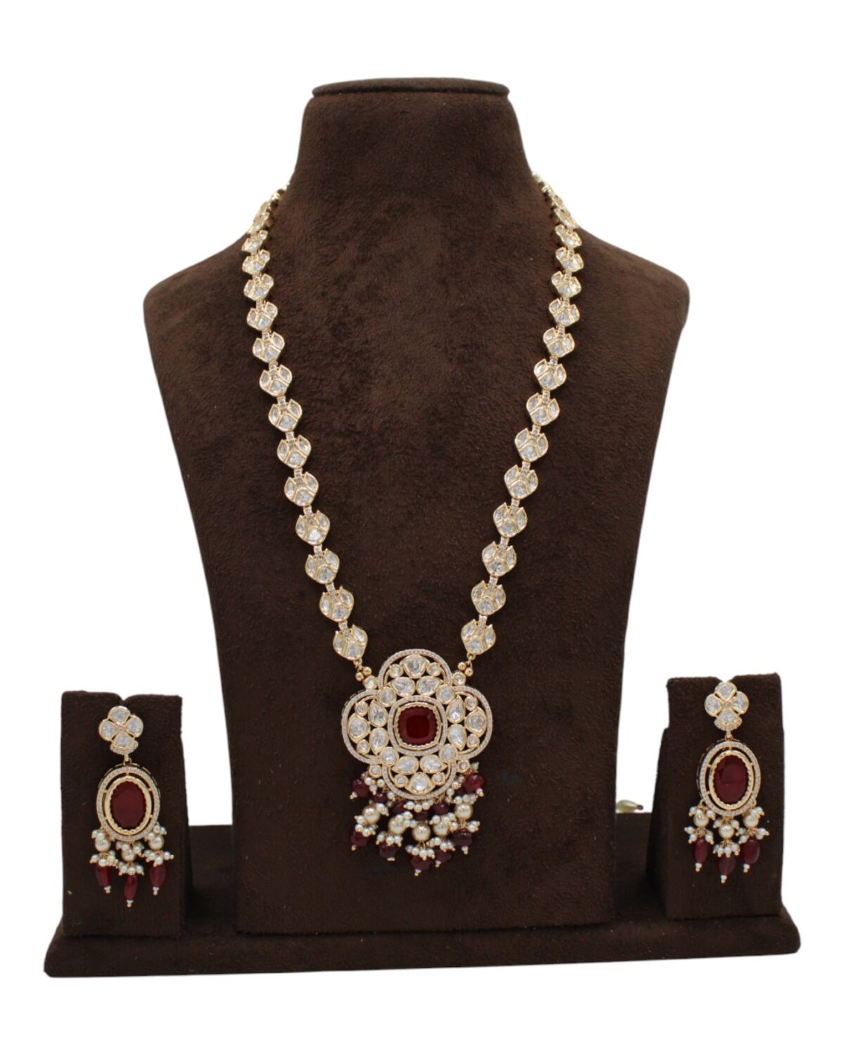 Elegant Traditional Jewelry Set with Red and Gold Accents