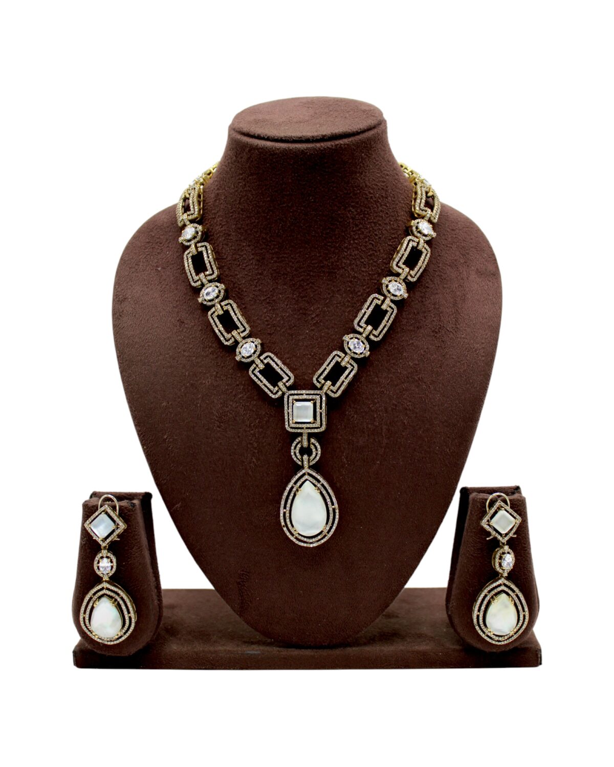 Elegant Silver and Gold Jewelry Set with Pear-Shaped Accents