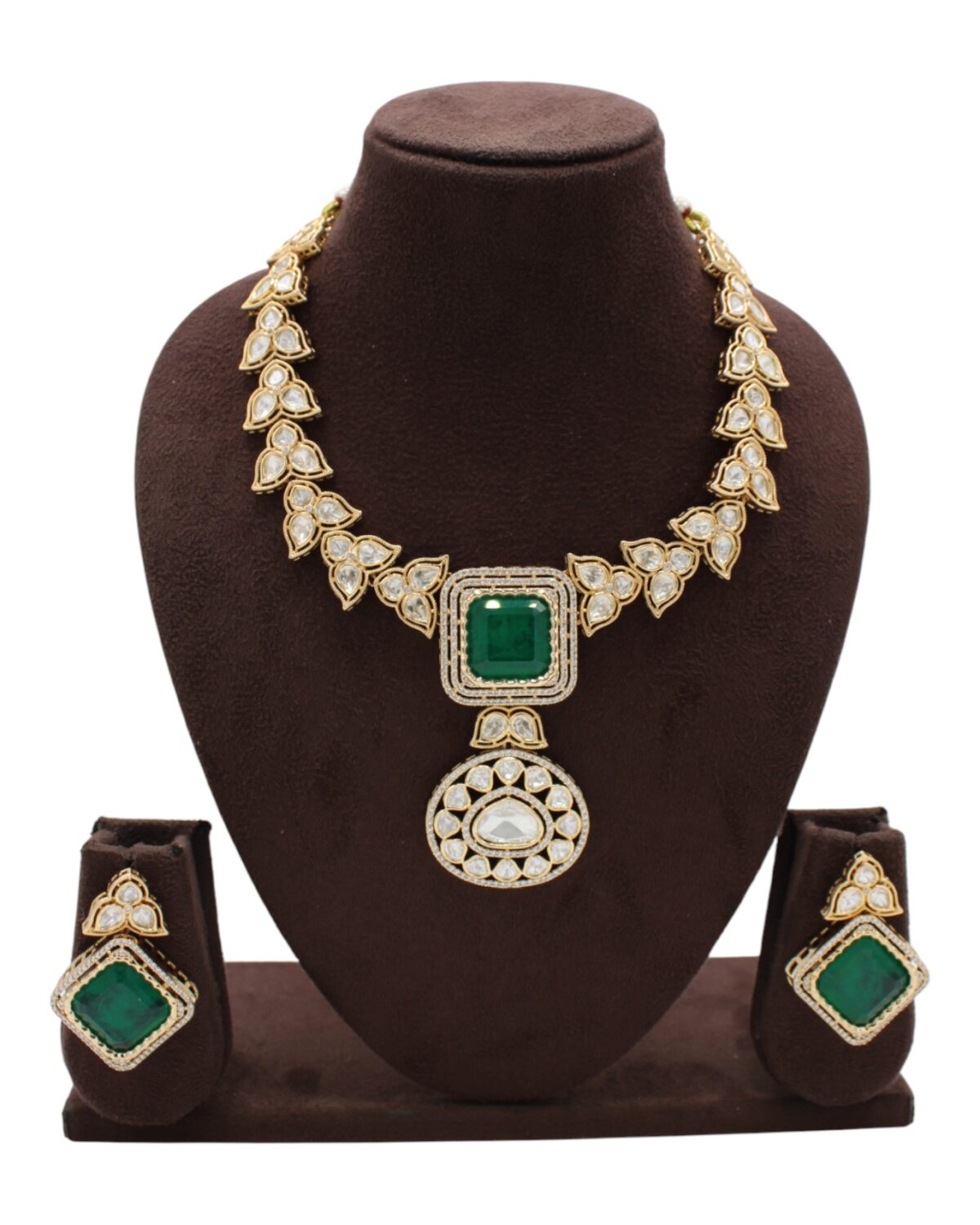 Elegant Emerald and Gold Jewelry Set