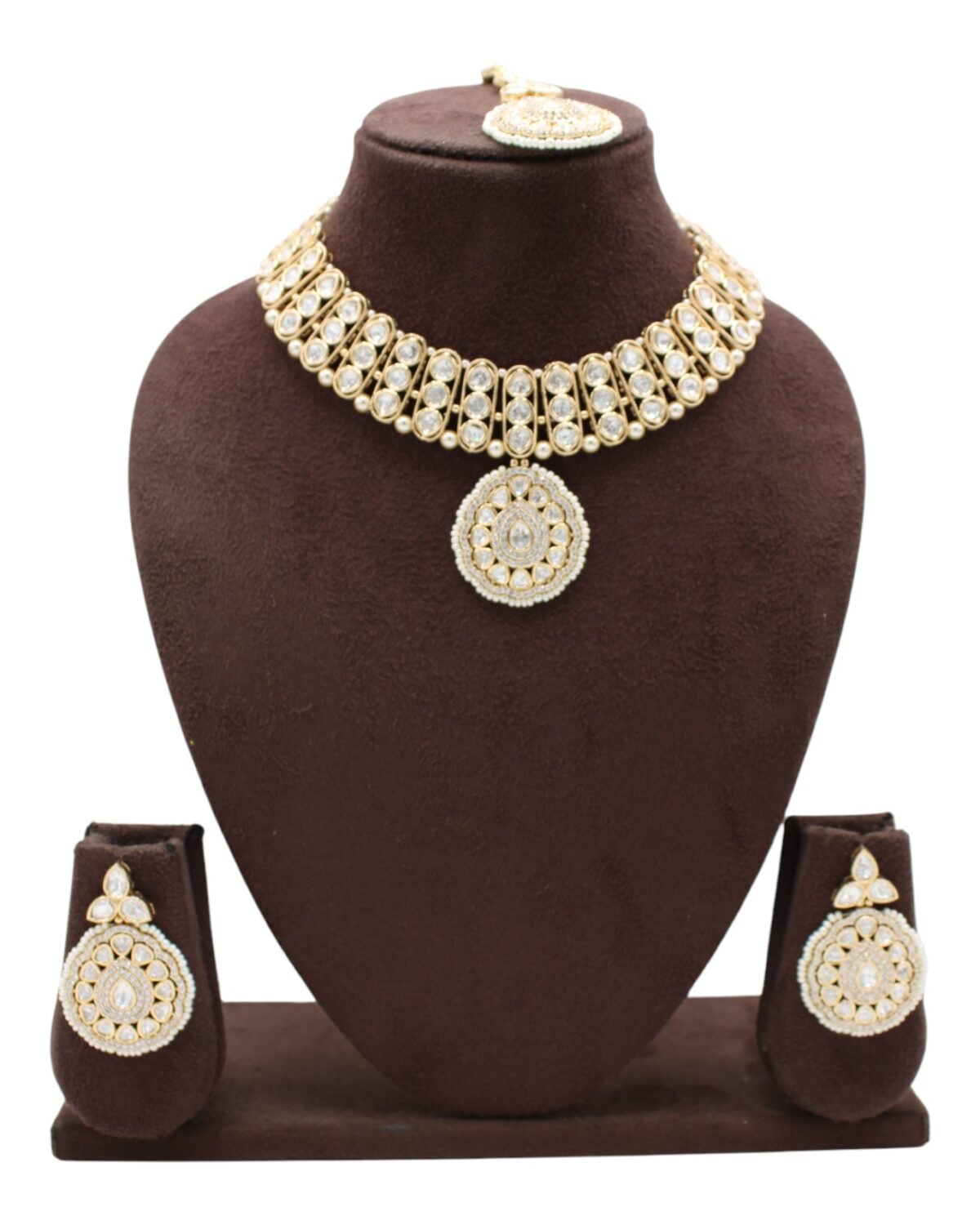 Elegant Gold and Pearl Jewelry Set Display
