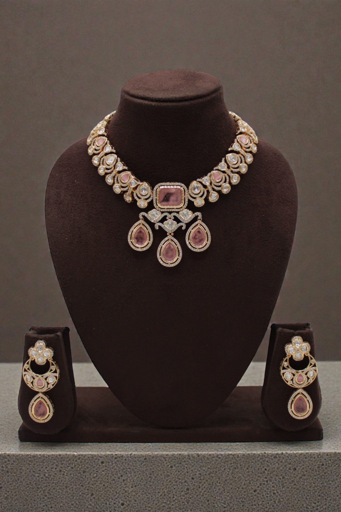 Elegant Gold and Pink Stone Jewelry Set - Image 3