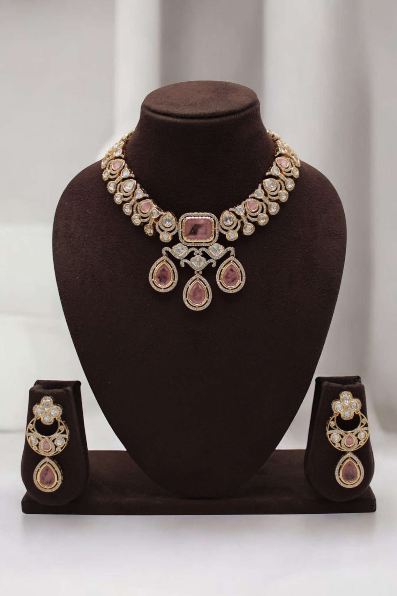 Elegant Gold and Pink Stone Jewelry Set - Image 2
