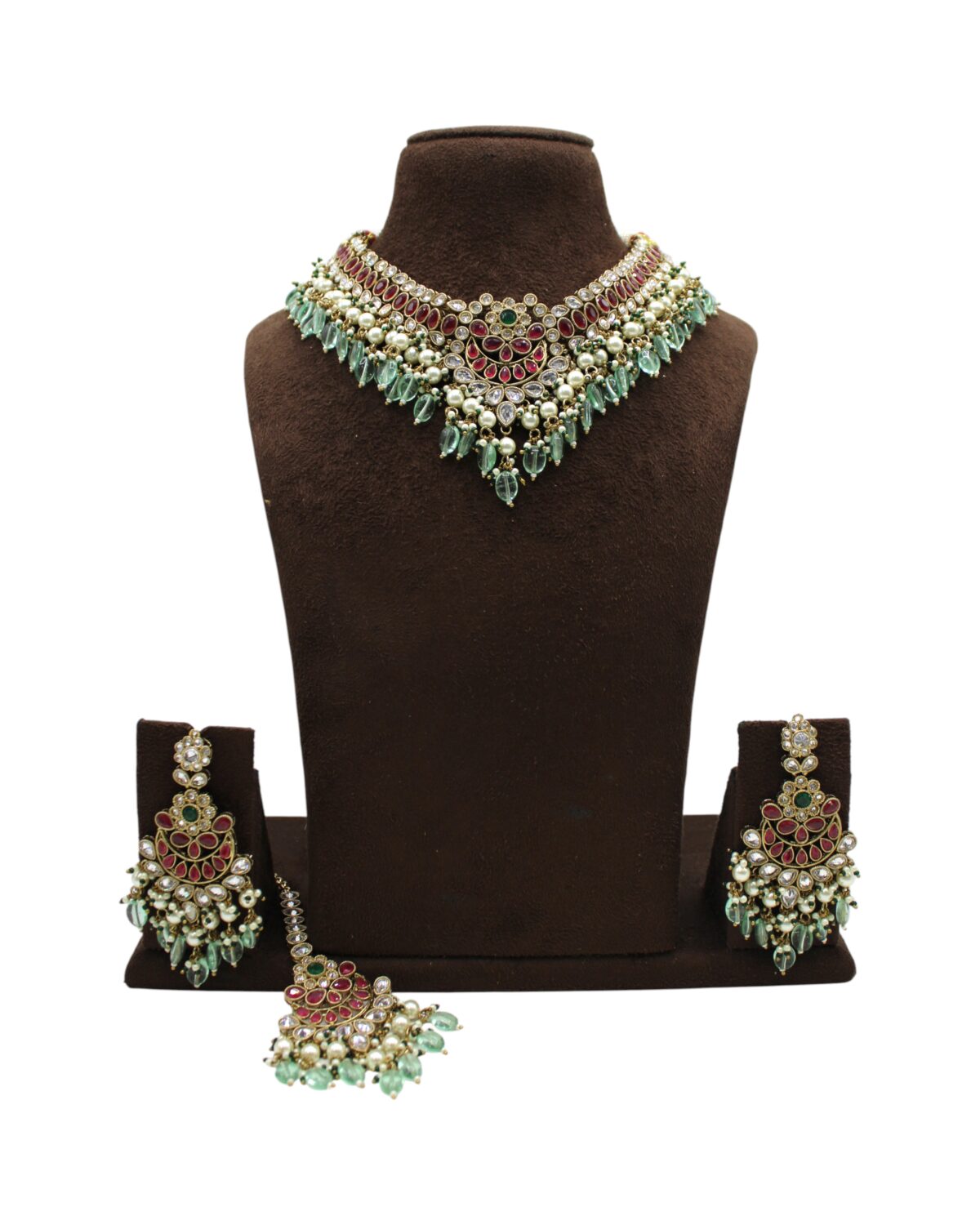 Elegant Traditional Jewelry Set with Intricate Design