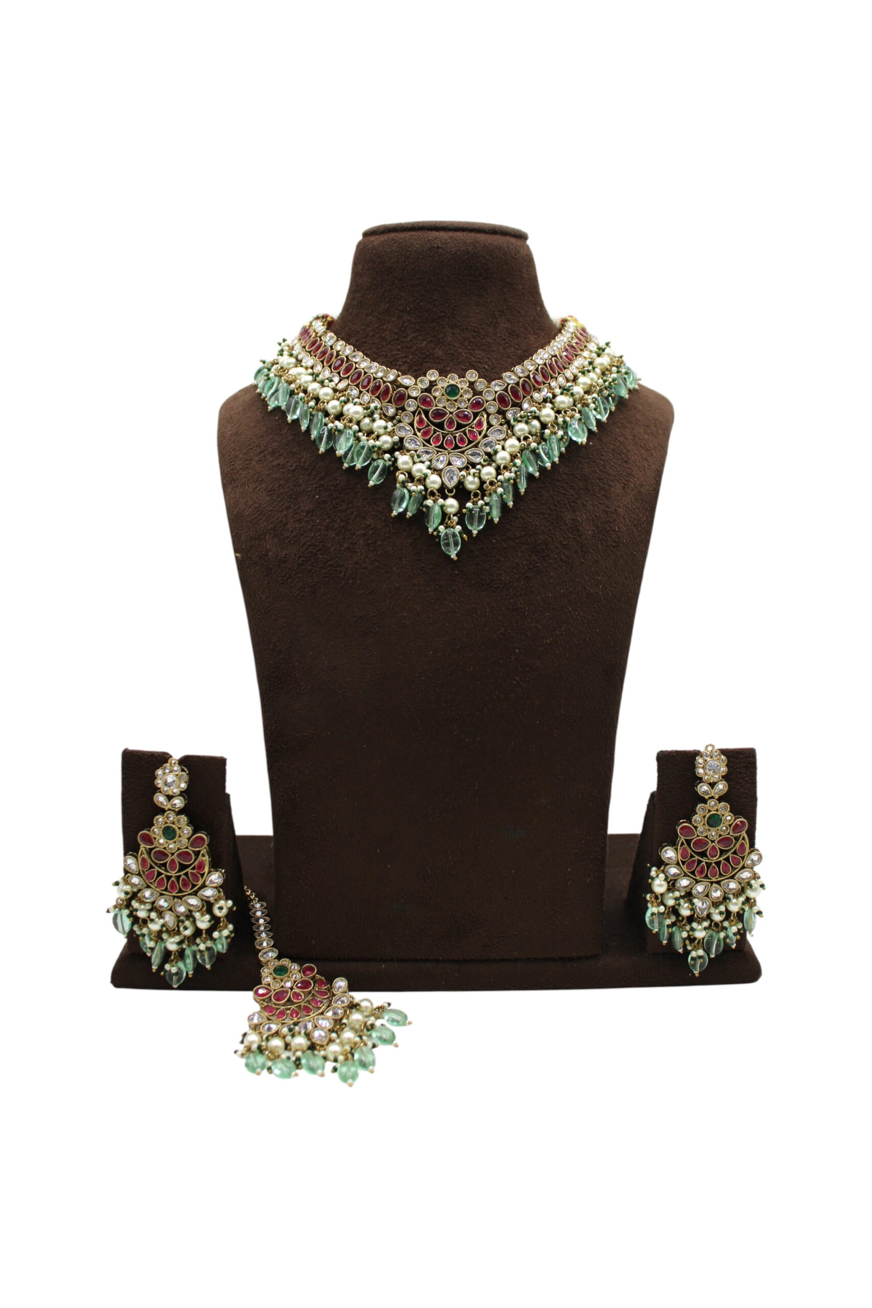 Elegant Traditional Jewelry Set with Intricate Design