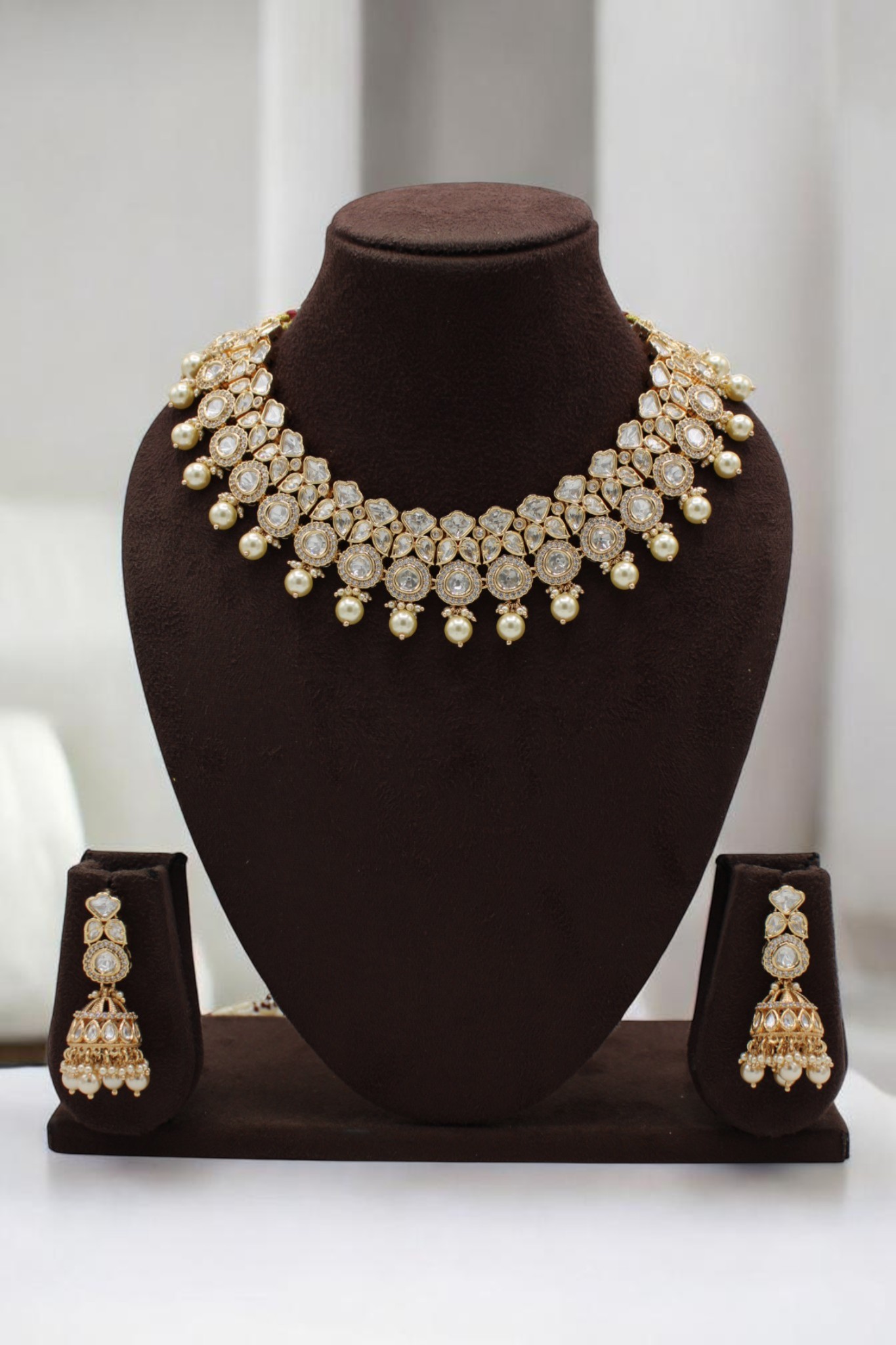 Elegant Gold and Diamond Necklace Set with Matching Earrings - Image 2