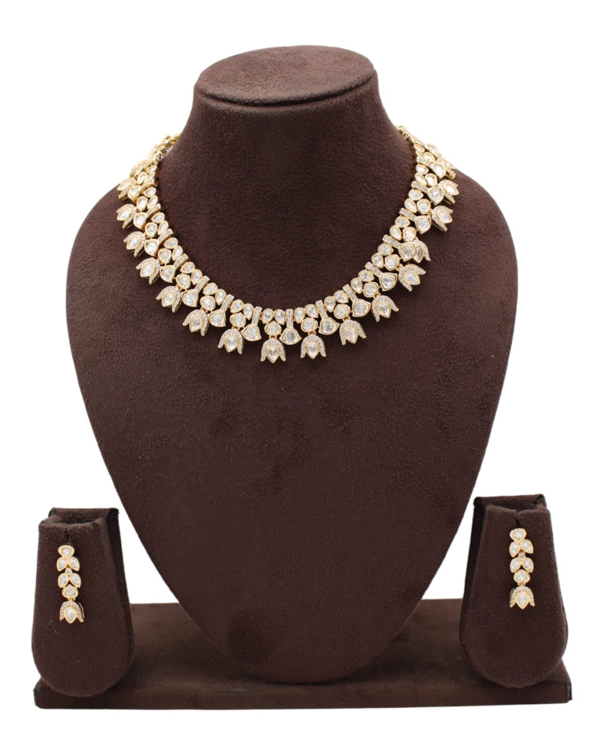 Elegant Gold and Pearl Necklace Set