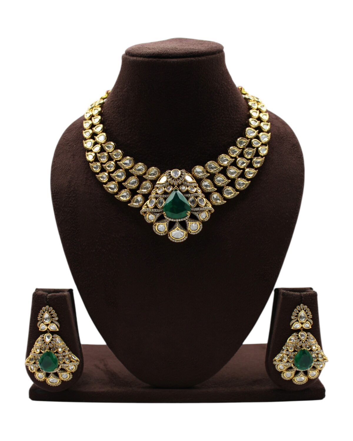 Elegant Emerald and Diamond Necklace Set