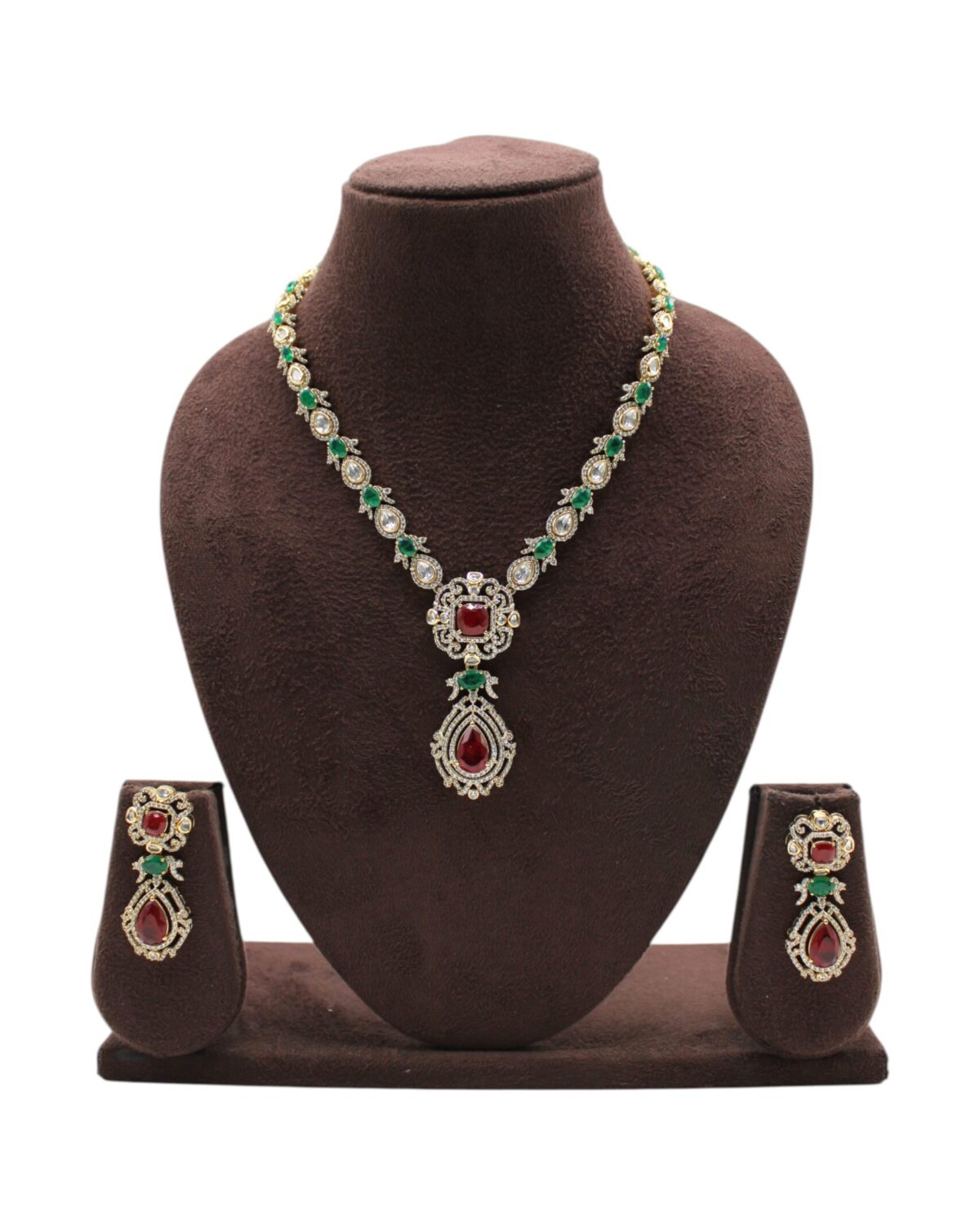 Elegant Traditional Jewelry Set with Red and Green Accents