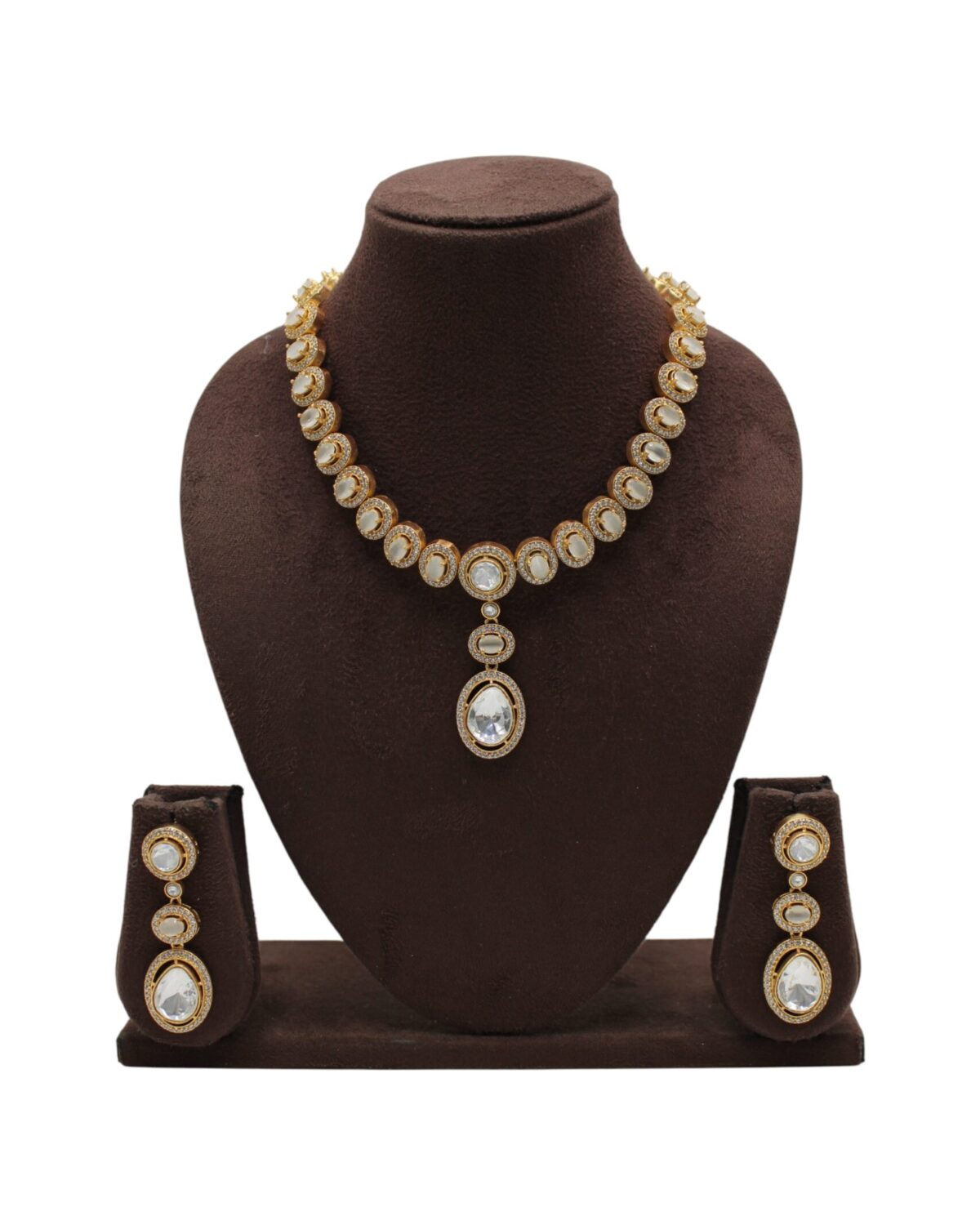 Elegant Gold and Diamond Necklace Set