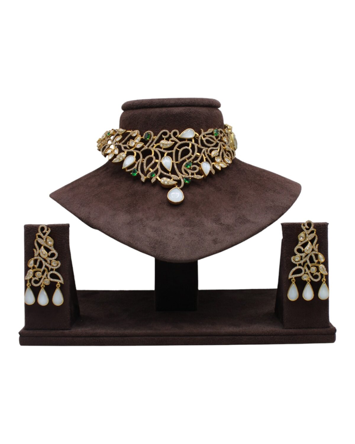 Elegant Gold and Pearl Necklace Set Display