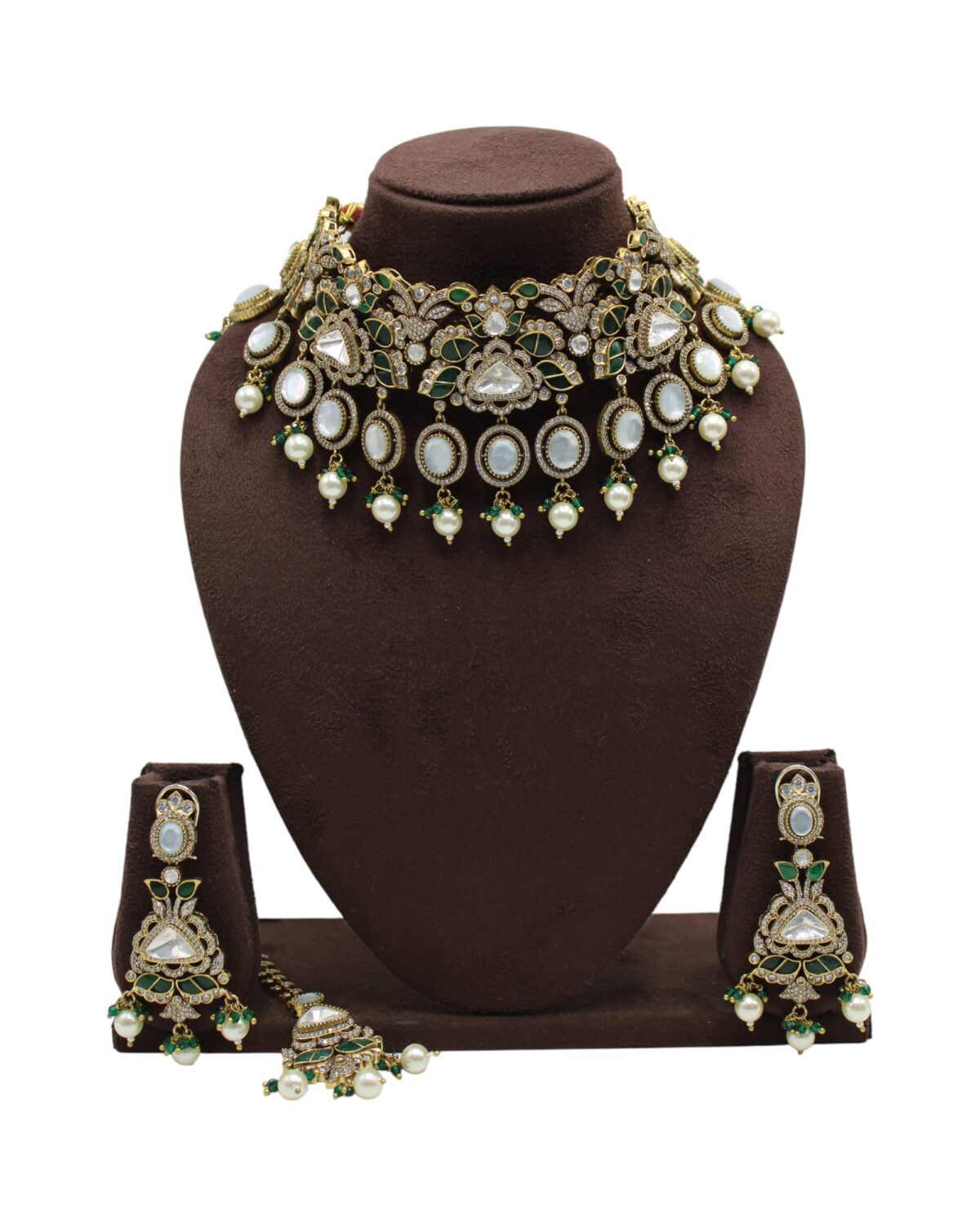 Elegant Traditional Indian Jewelry Set with Pearls and Emerald Accents