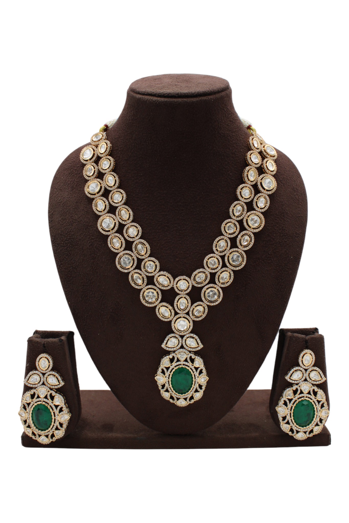 Elegant Traditional Jewelry Set with Emerald Accents