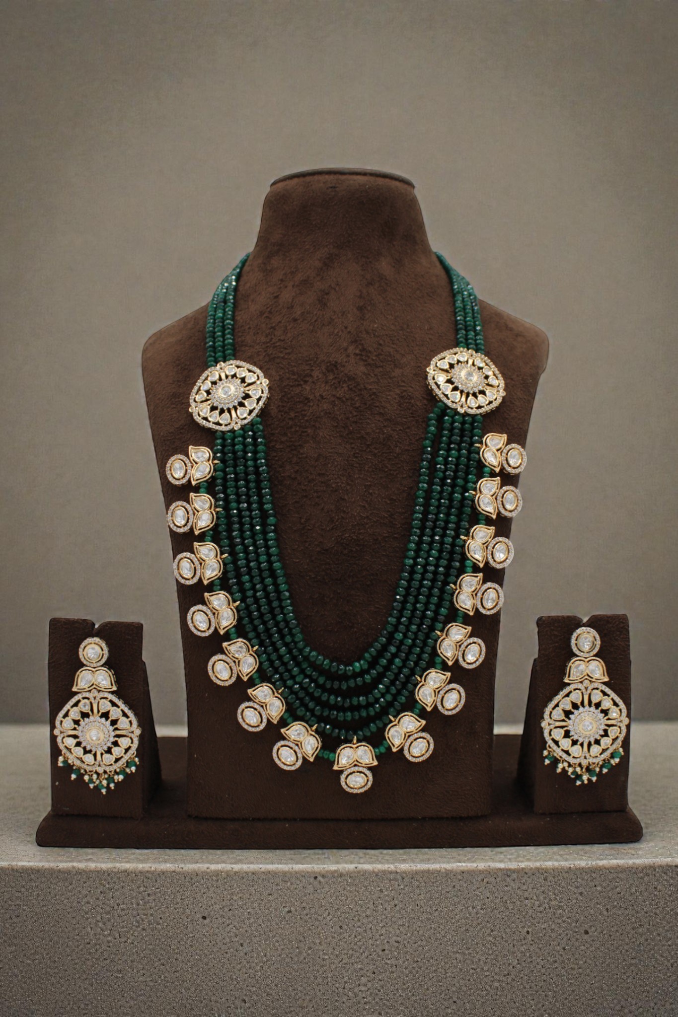 Elegant Green Beaded Necklace Set with Intricate Gold Accents - Image 3