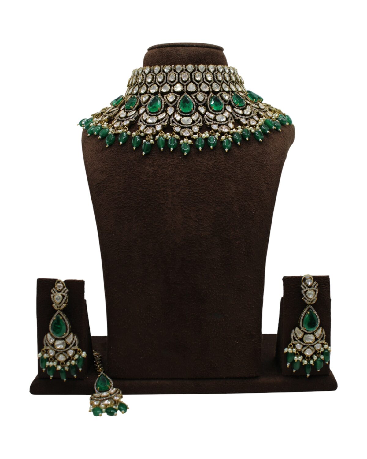 Elegant Silver and Emerald Jewelry Set