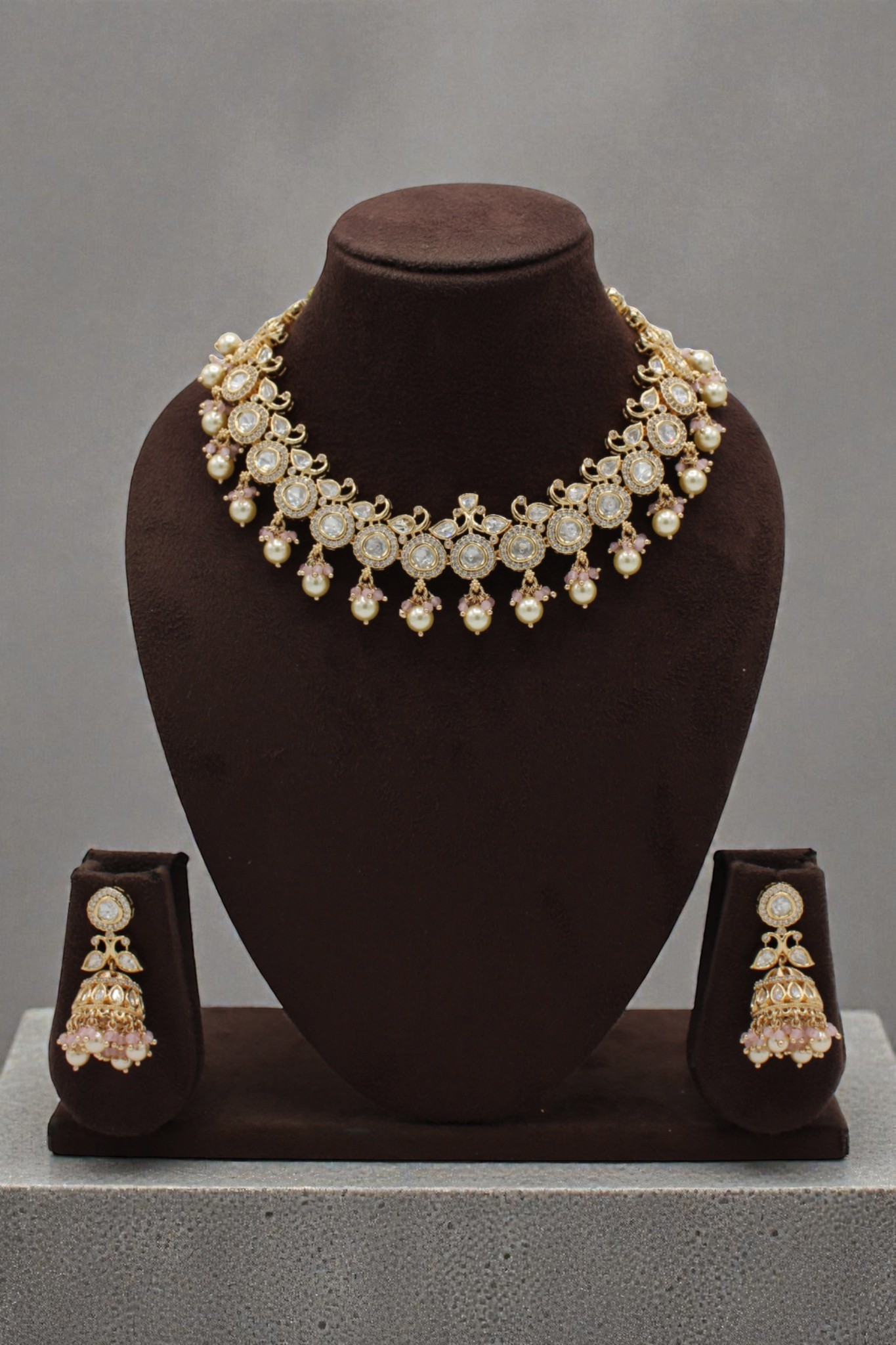 Elegant Gold and Pearl Jewelry Set - Image 3