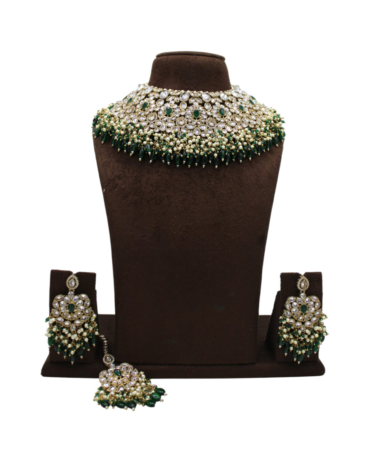Elegant Traditional Jewelry Set with Intricate Design