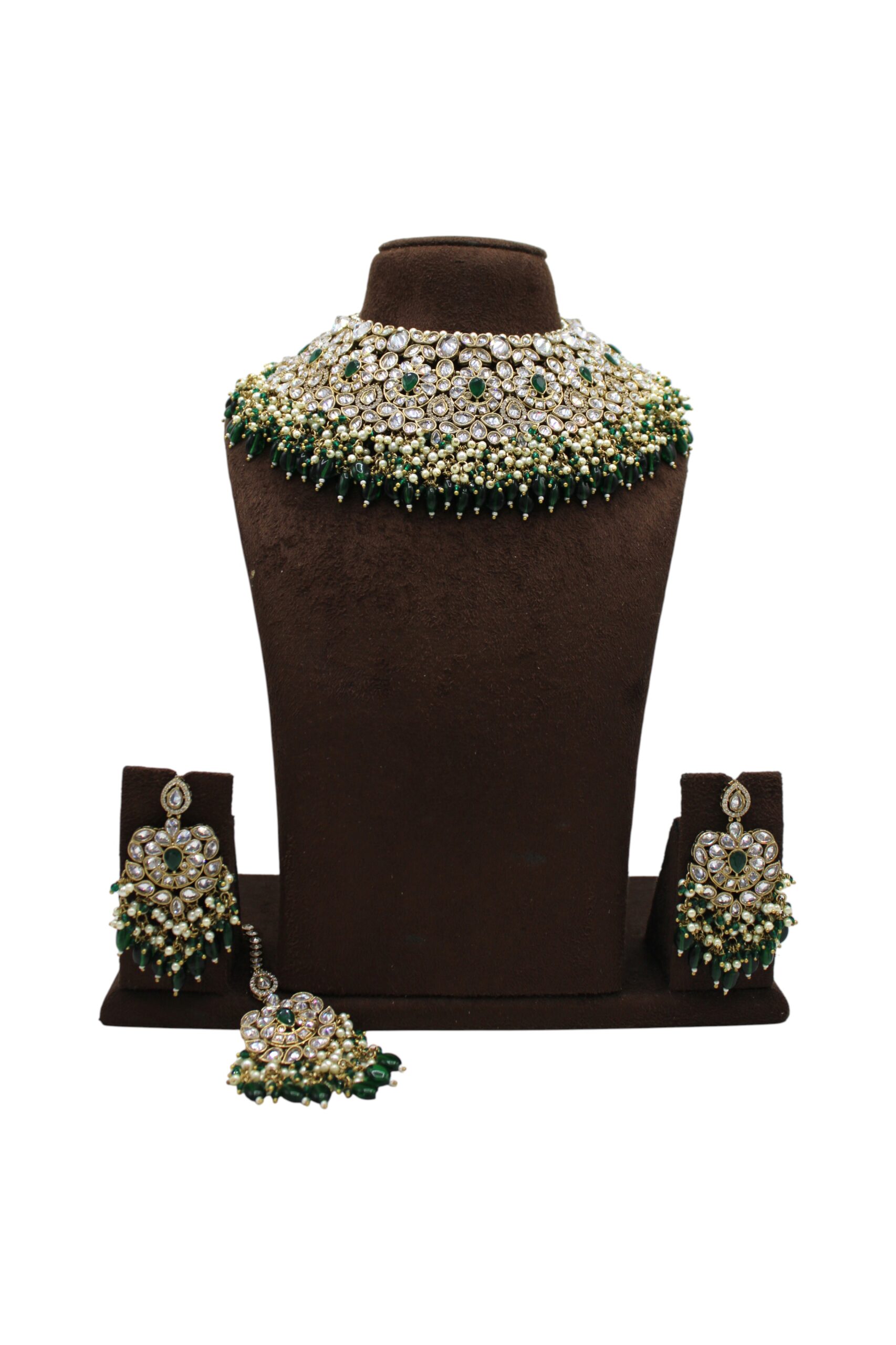 Elegant Traditional Jewelry Set with Intricate Design
