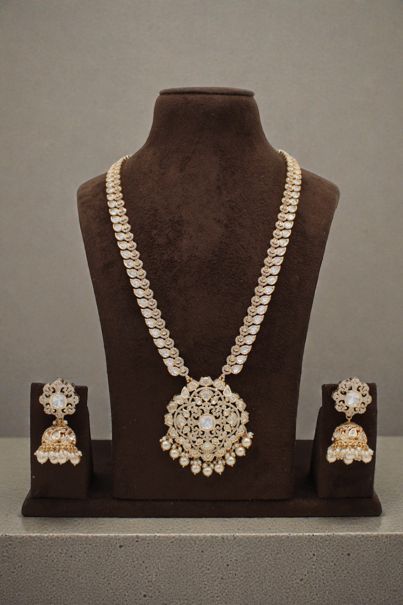 Elegant Gold-Plated Necklace and Earring Set - Image 3