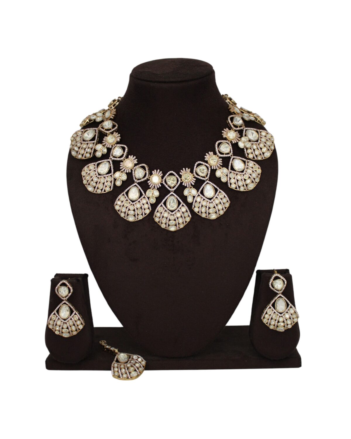 Elegant Statement Jewelry Set with Intricate Design