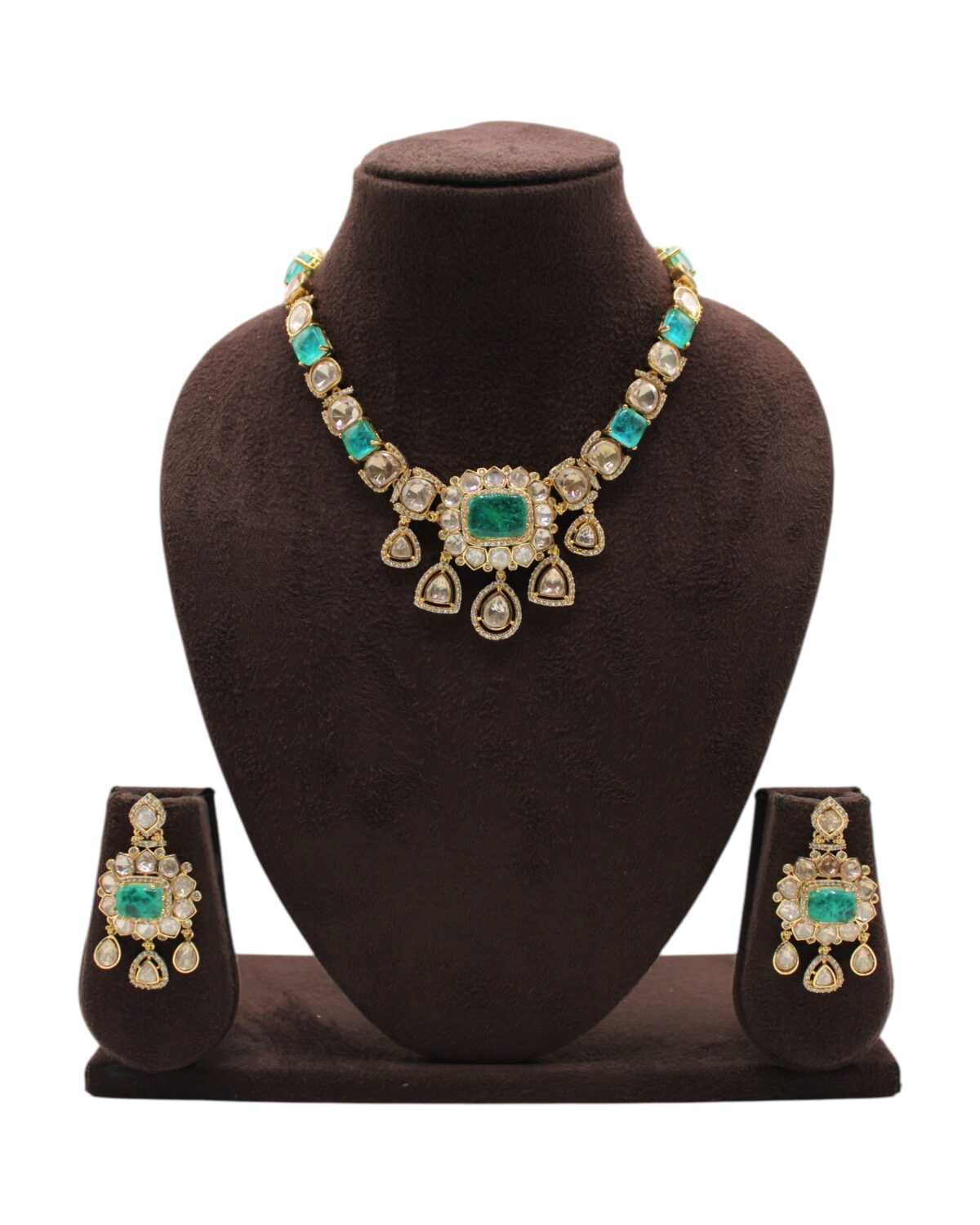 Elegant Gold and Emerald Jewelry Set