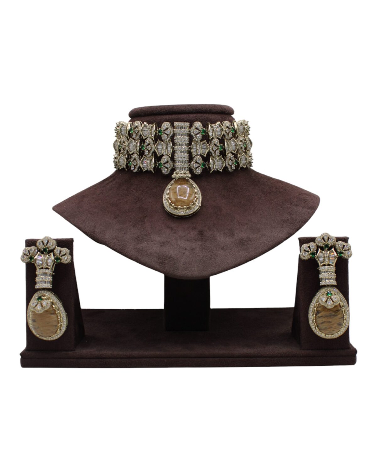 Elegant Vintage Jewelry Set with Intricate Design