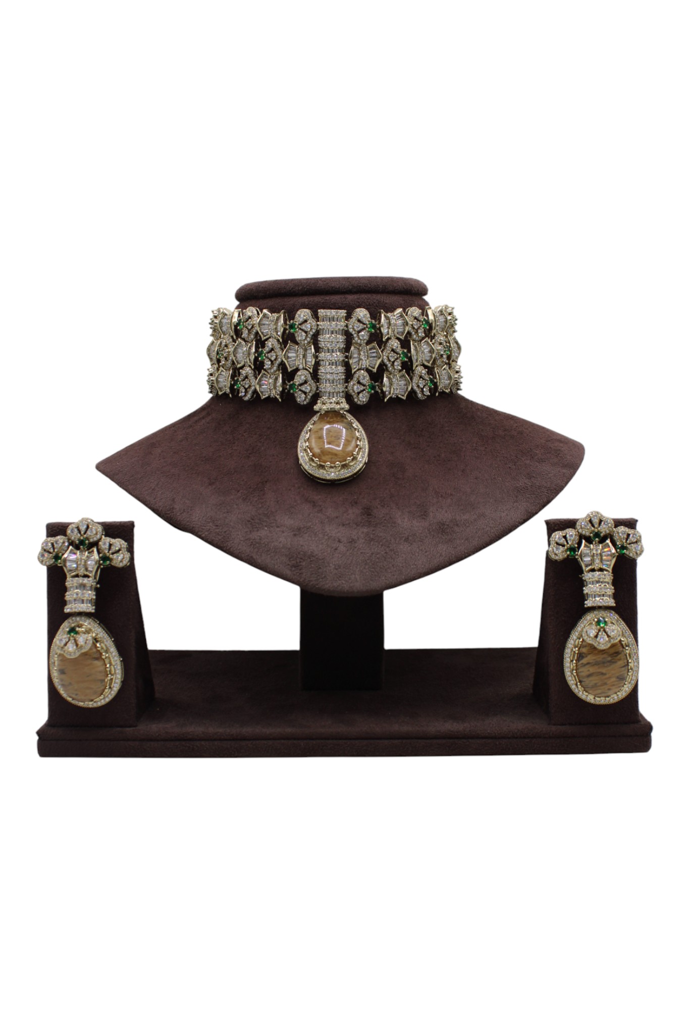 Elegant Vintage Jewelry Set with Intricate Design
