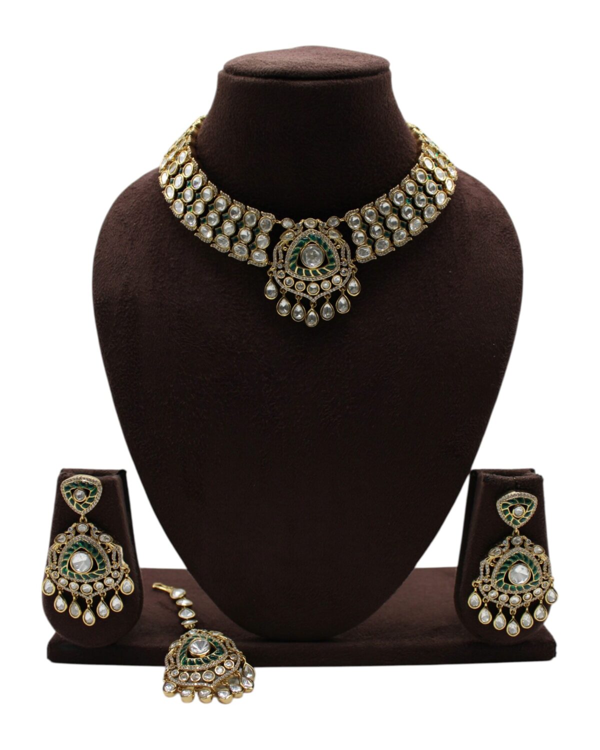 Elegant Traditional Jewelry Set with Necklace and Earrings