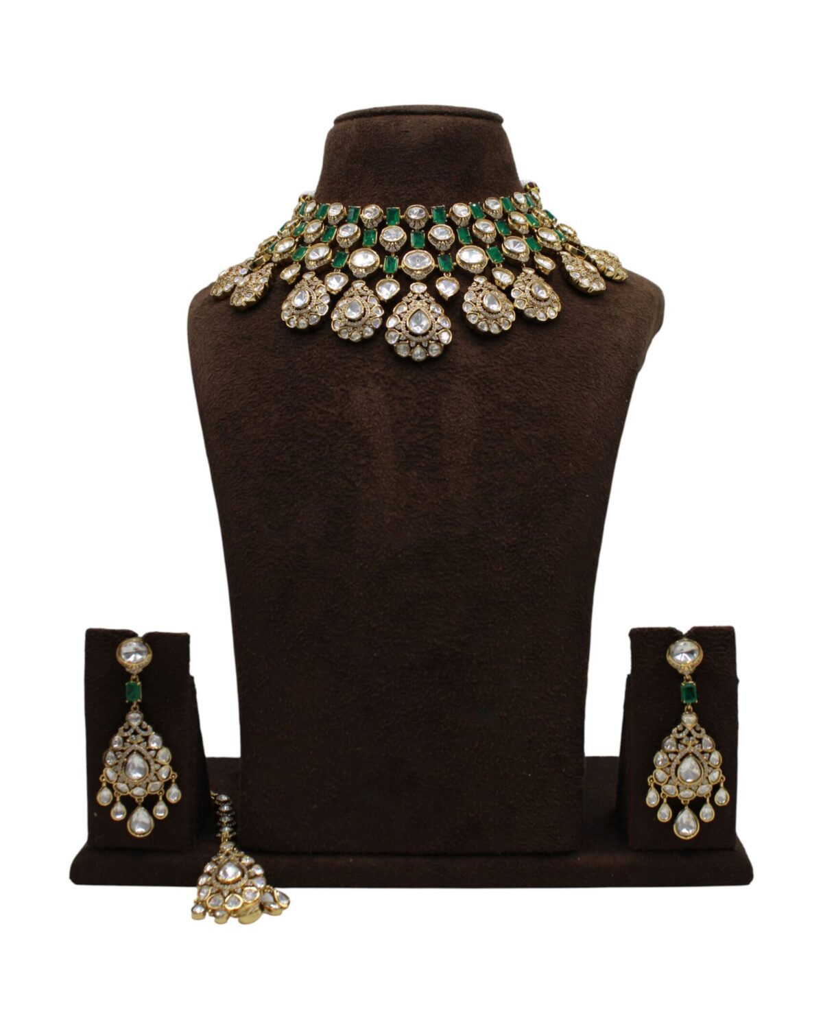 Elegant Traditional Indian Jewelry Set with Pearls and Emerald Accents