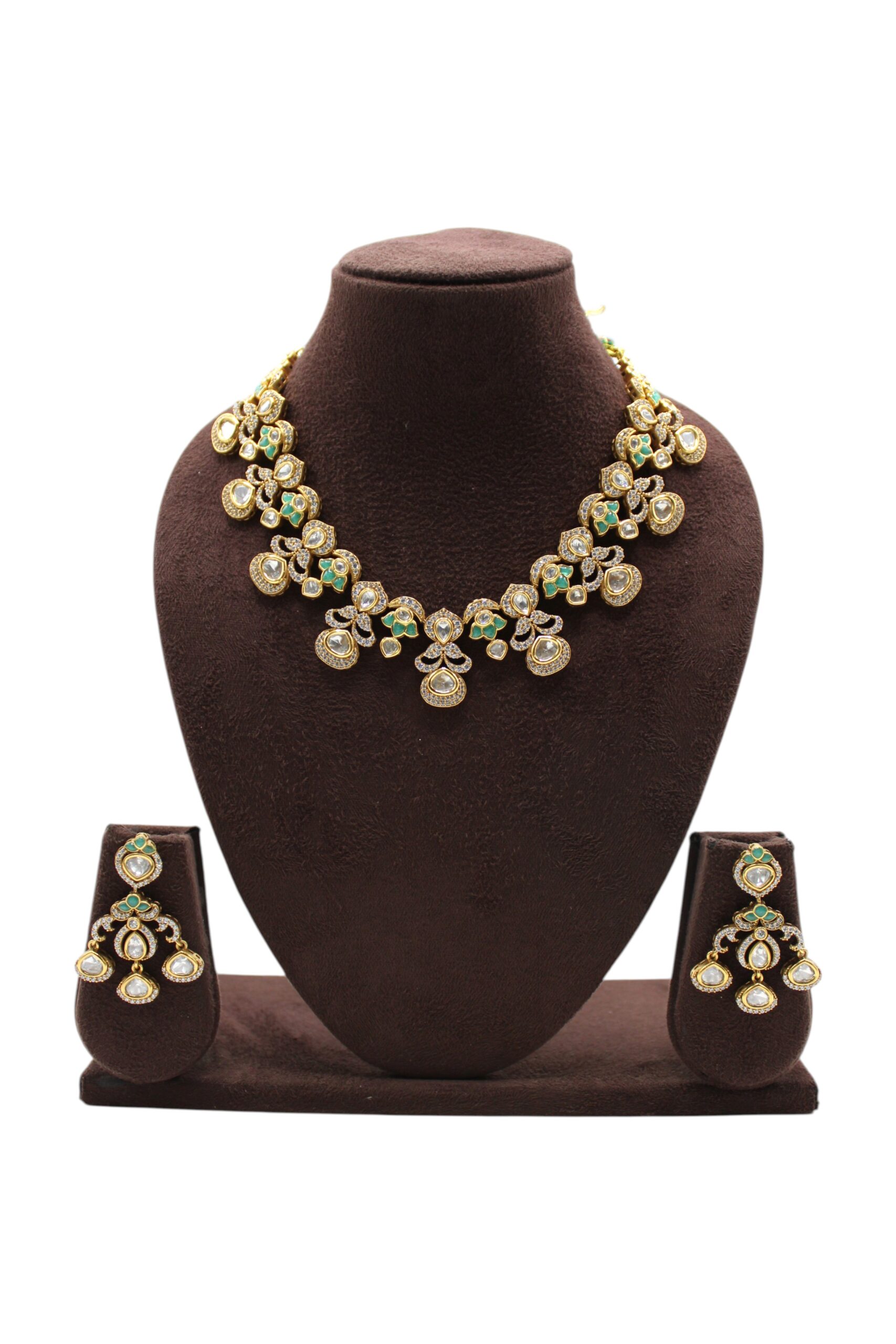 Elegant Gold and Emerald Jewelry Set