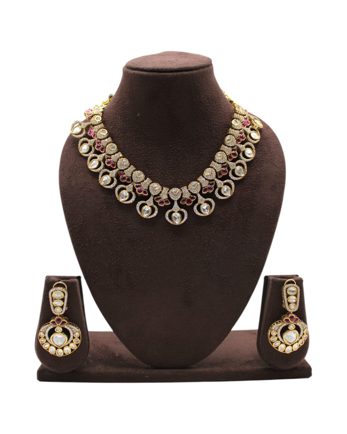 Elegant Traditional Jewelry Set with Necklace and Earrings