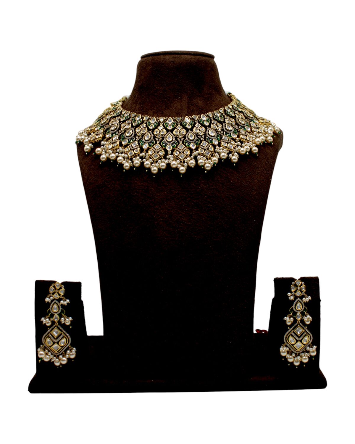 Elegant Traditional Jewelry Set with Intricate Design