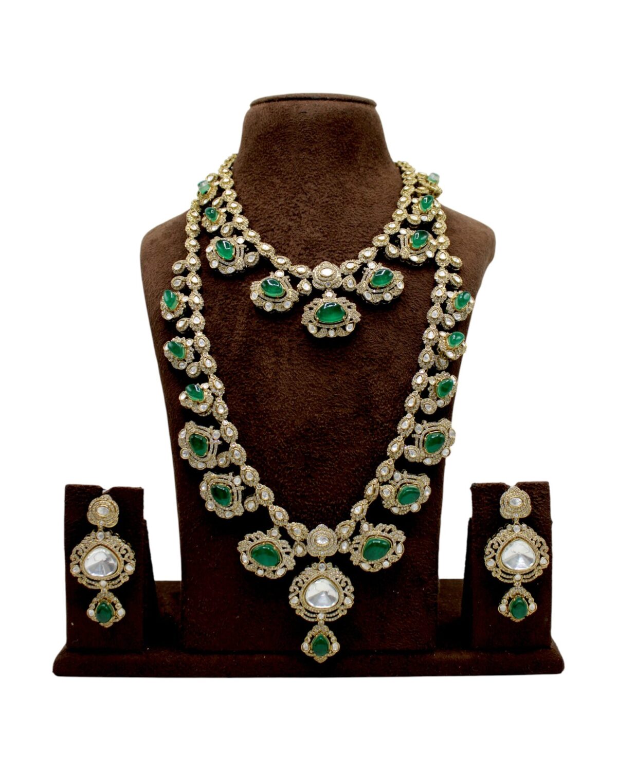 Elegant Green and Pearl Jewelry Set Display