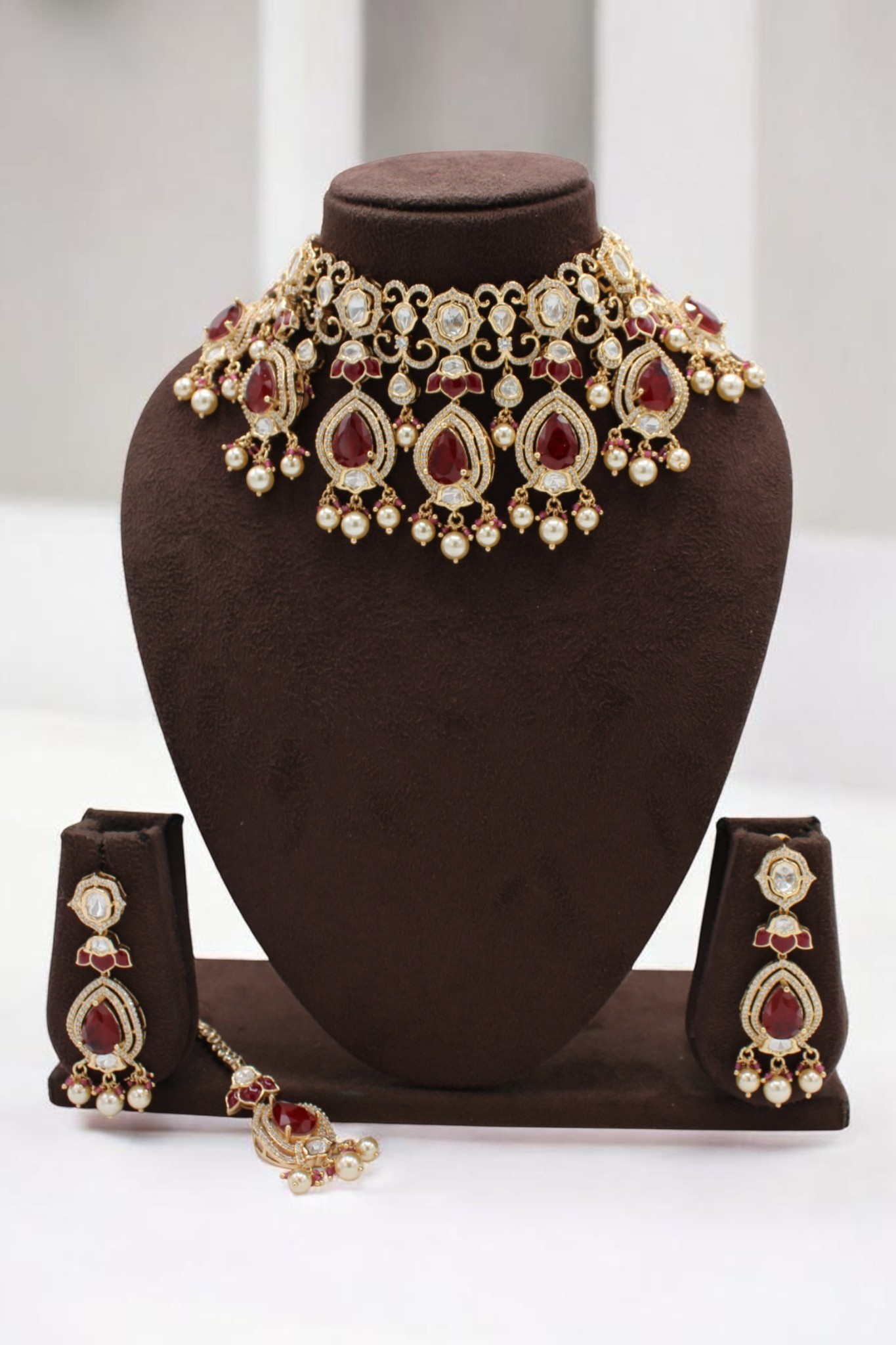 Elegant Traditional Jewelry Set with Ruby and Pearl Accents - Image 2