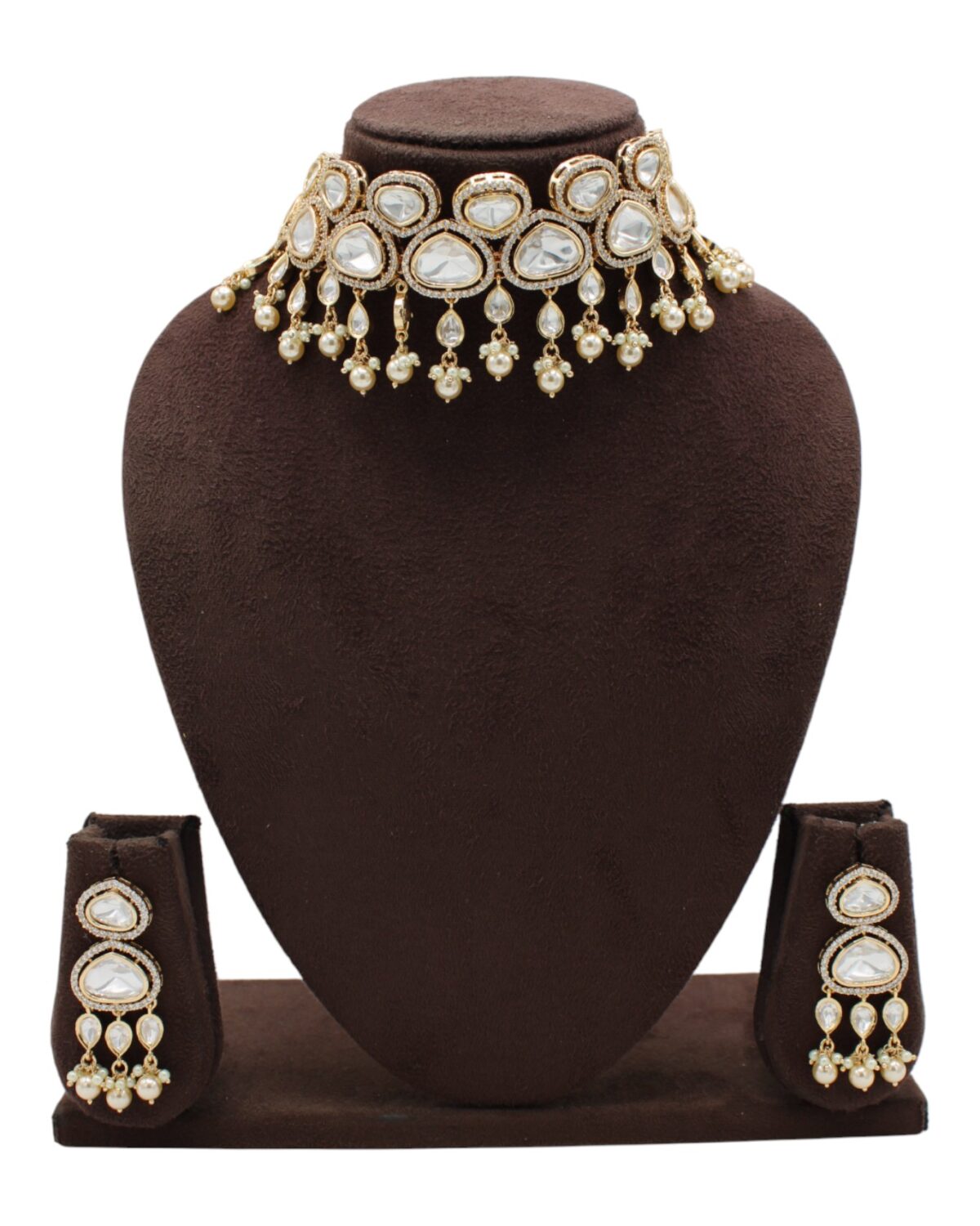 Elegant Traditional Jewelry Set with Intricate Design