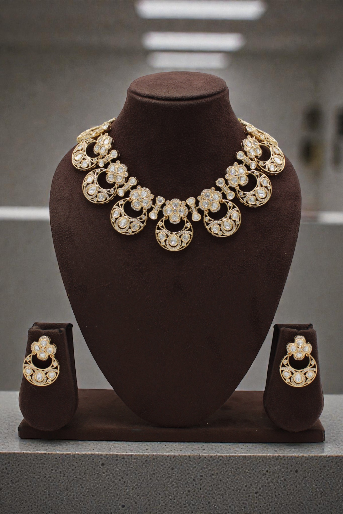 Elegant Gold-Plated Necklace and Earring Set - Image 3