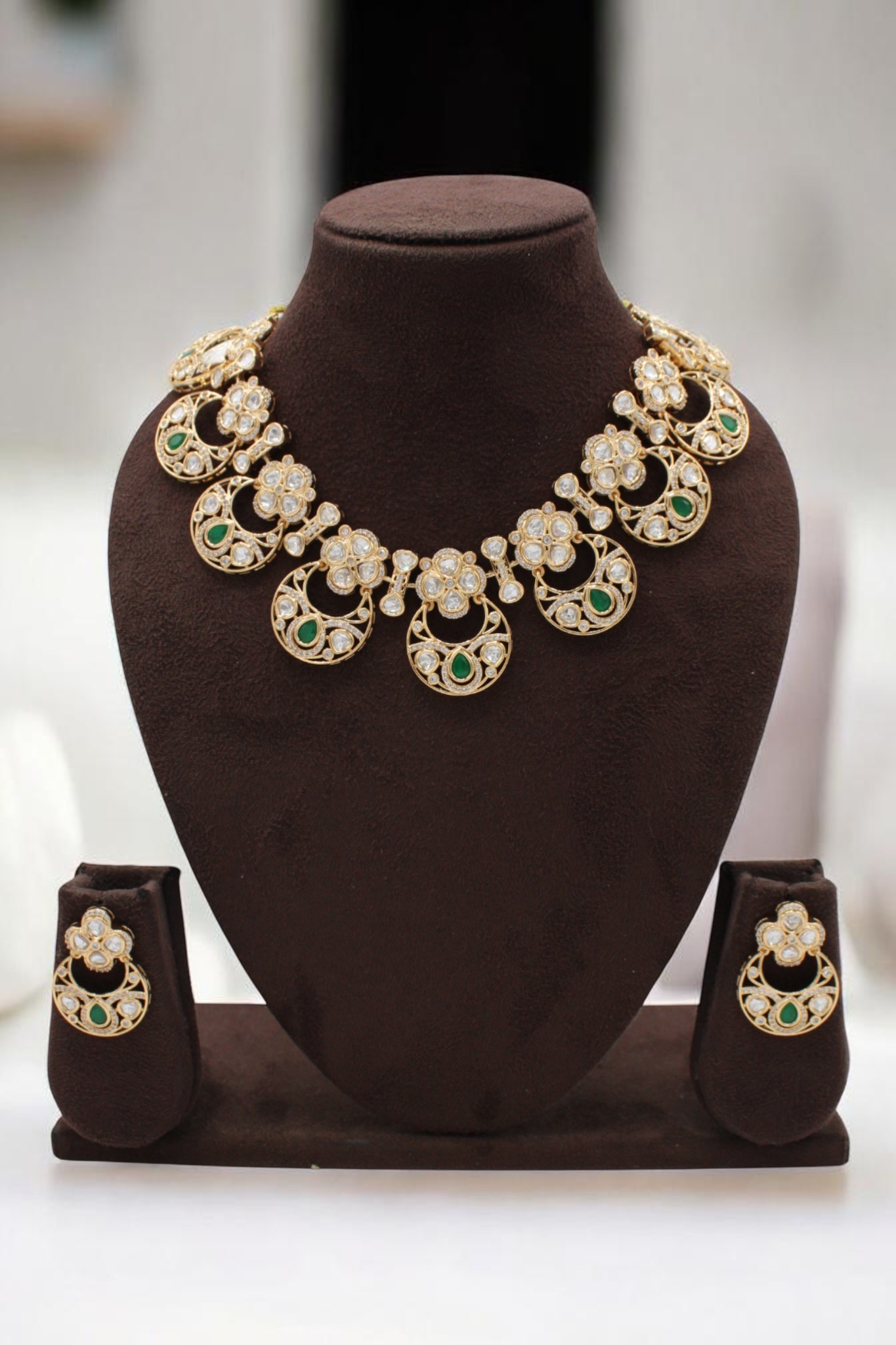 Elegant Gold and Green Floral Jewelry Set - Image 2