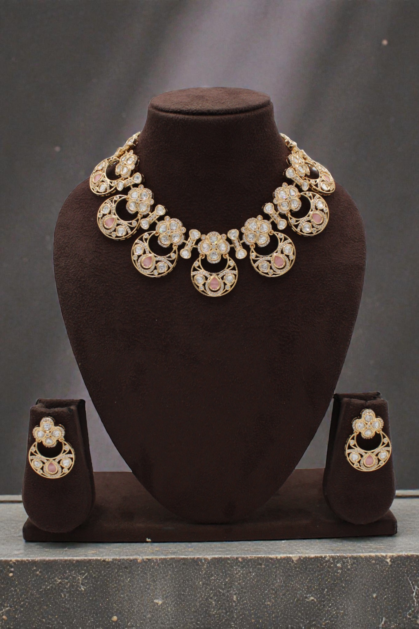 Elegant Gold-Plated Necklace and Earring Set with Floral Design - Image 3