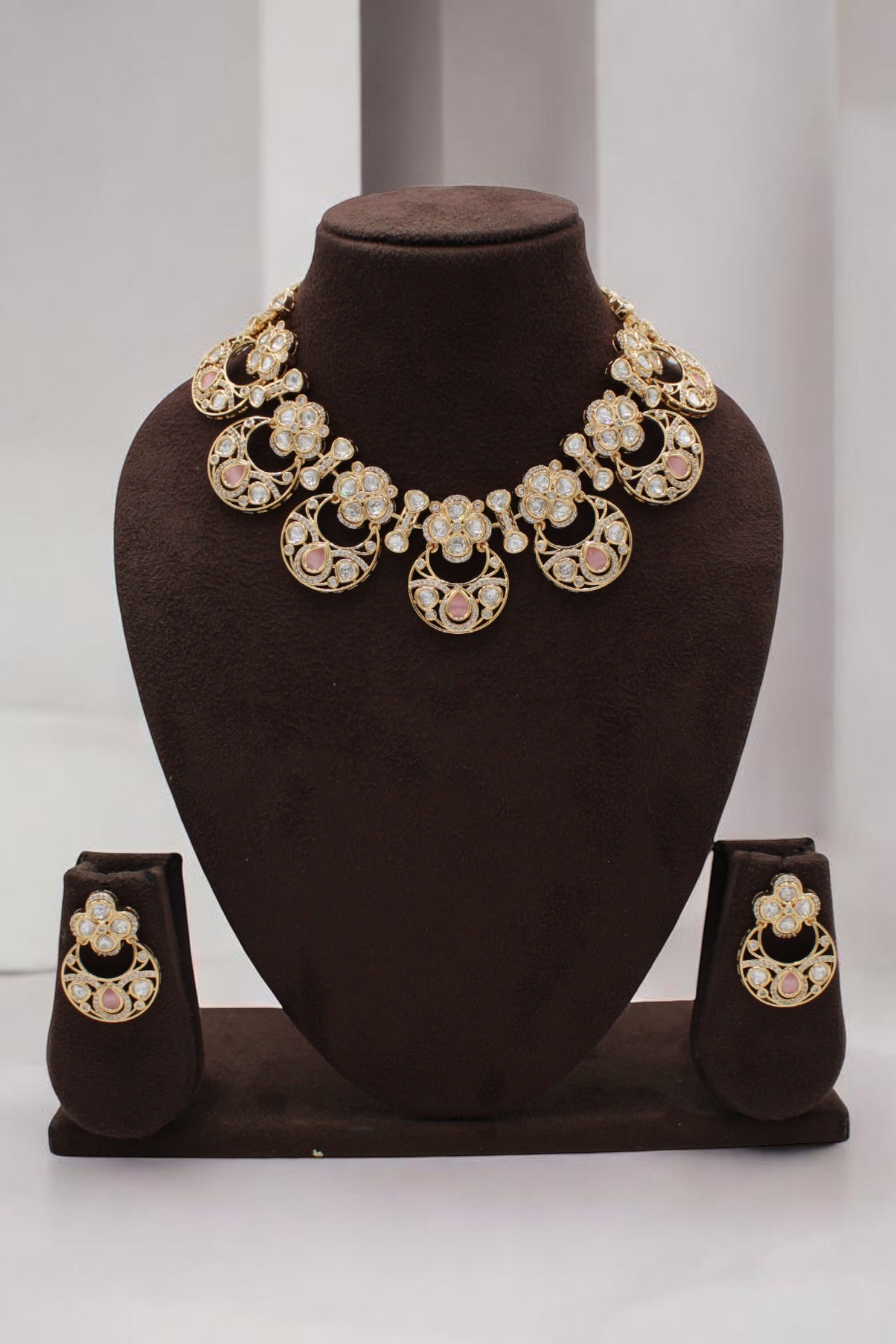 Elegant Gold-Plated Necklace and Earring Set with Floral Design - Image 2