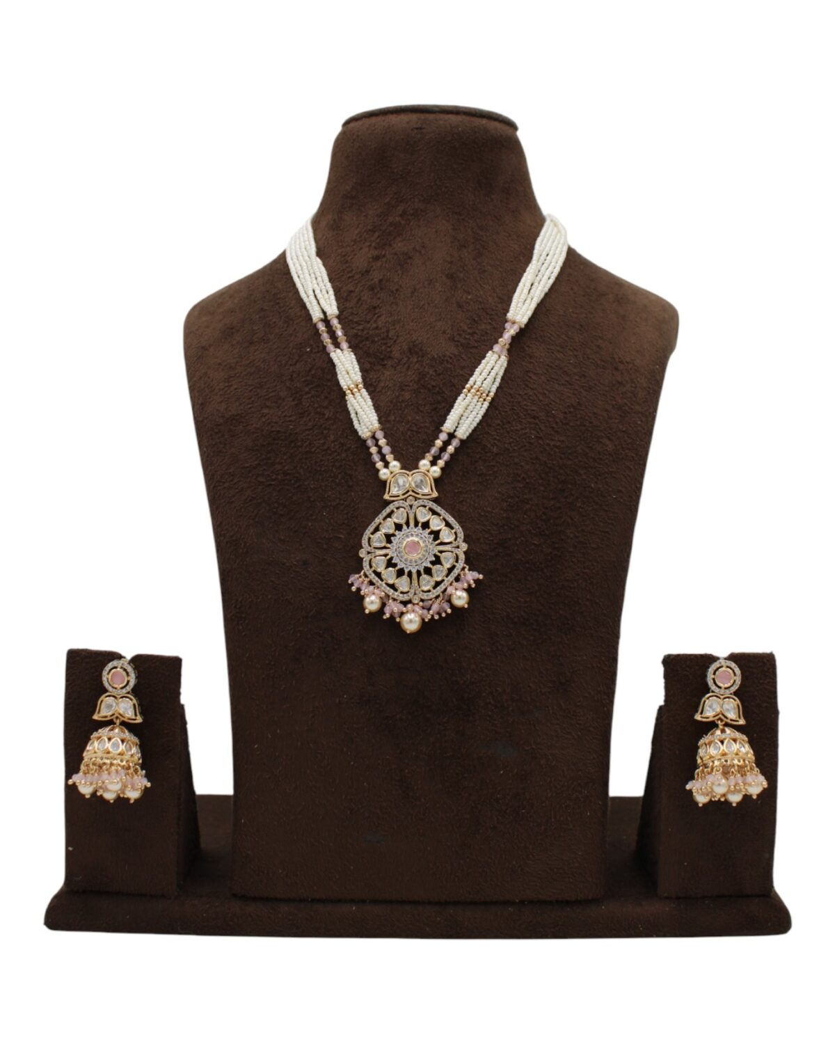Elegant Traditional Jewelry Set with Pearl Necklace and Earrings
