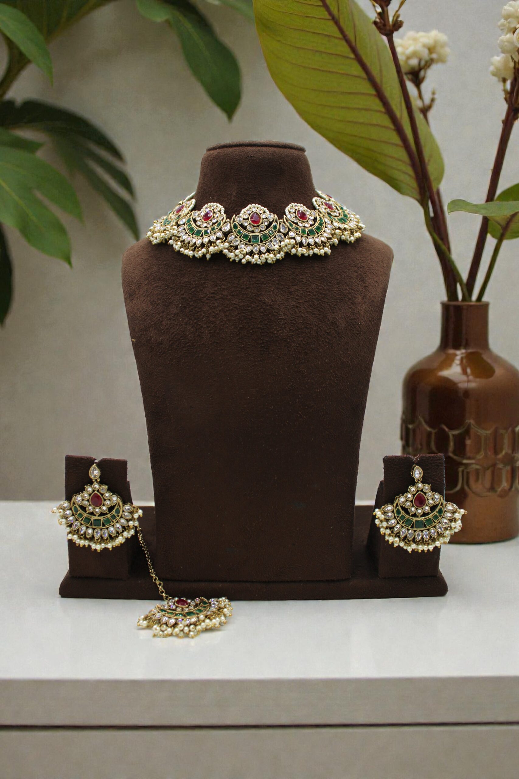 Elegant Traditional Jewelry Set with Ruby and Pearl Accents - Image 2