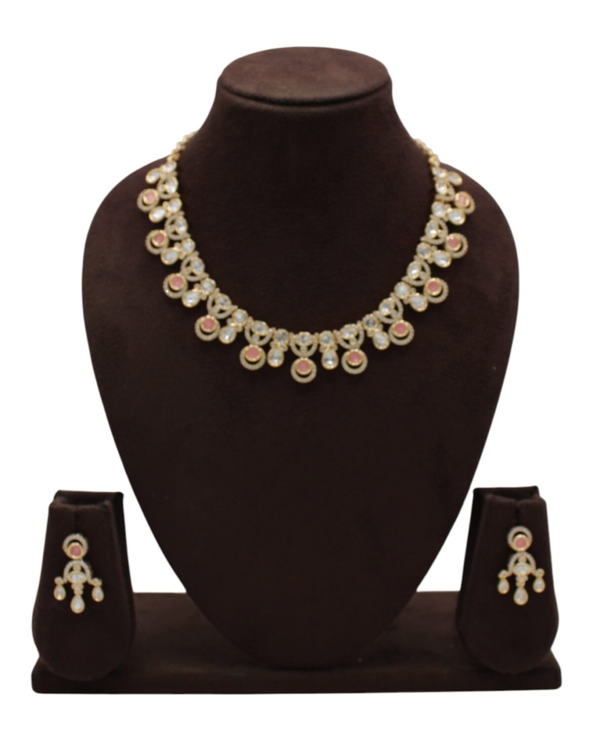 Elegant Gold and Pearl Necklace Set Display