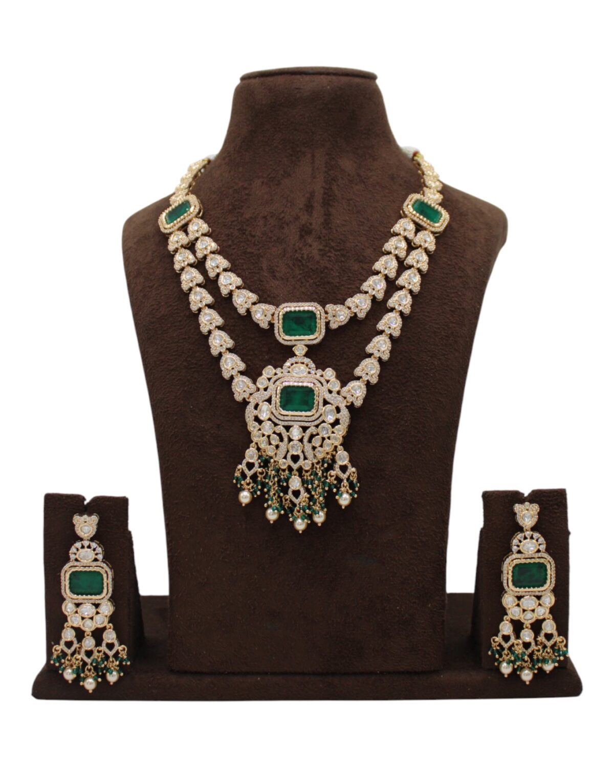 Elegant Emerald and Diamond Necklace Set