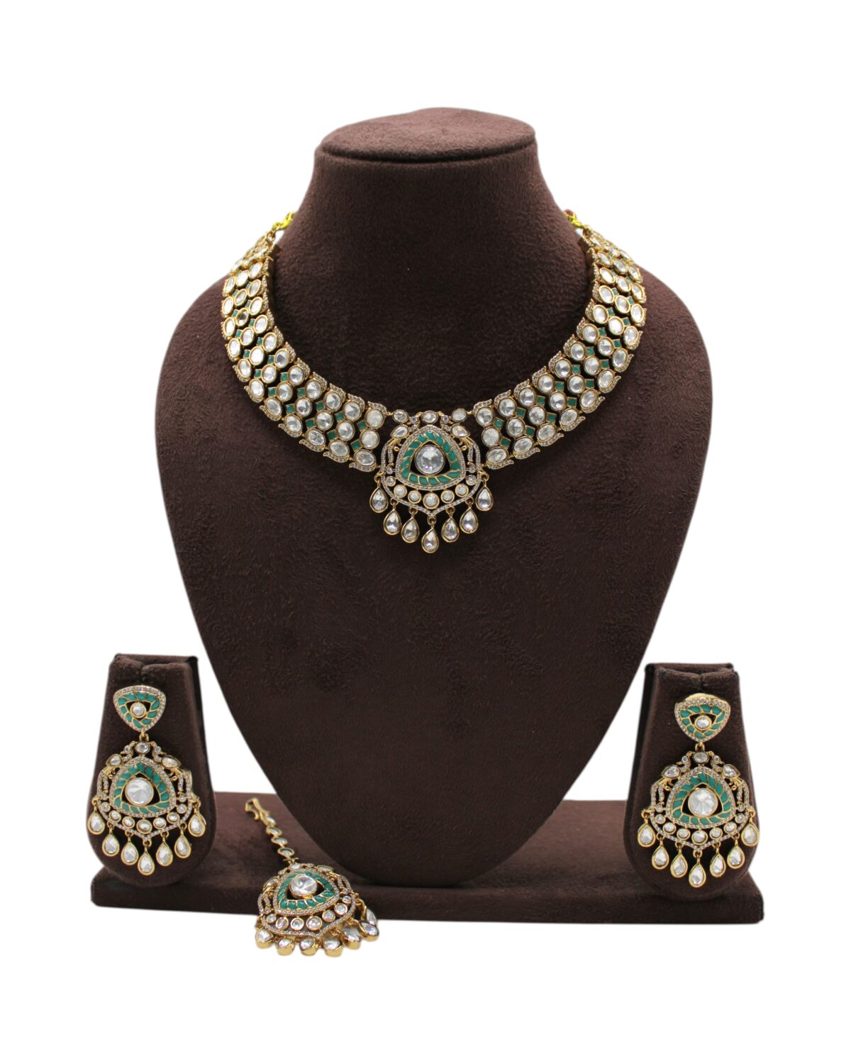 Elegant Traditional Jewelry Set with Necklace and Earrings