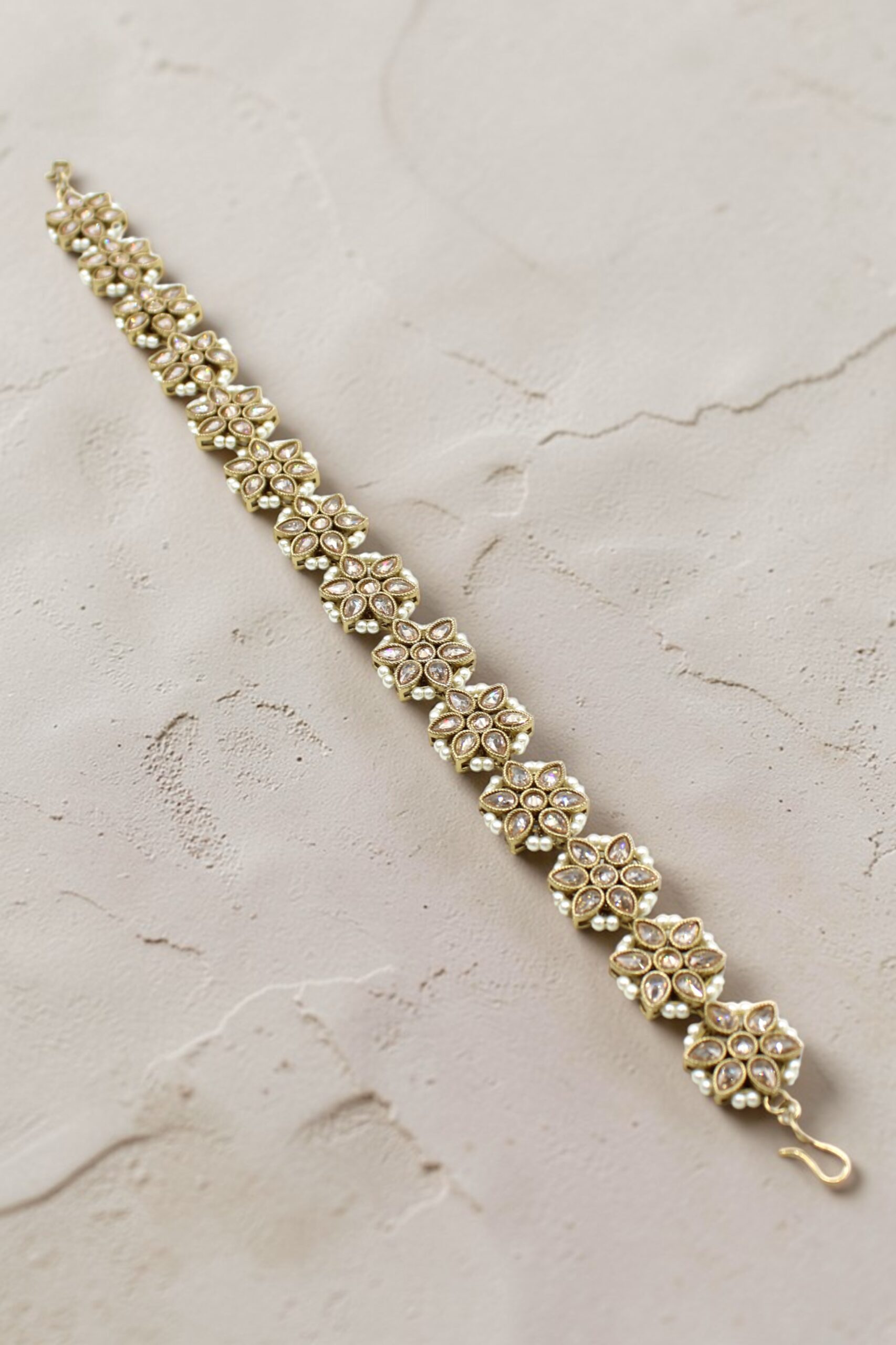 Elegant Floral Design Bracelet in Gold Tone - Image 2